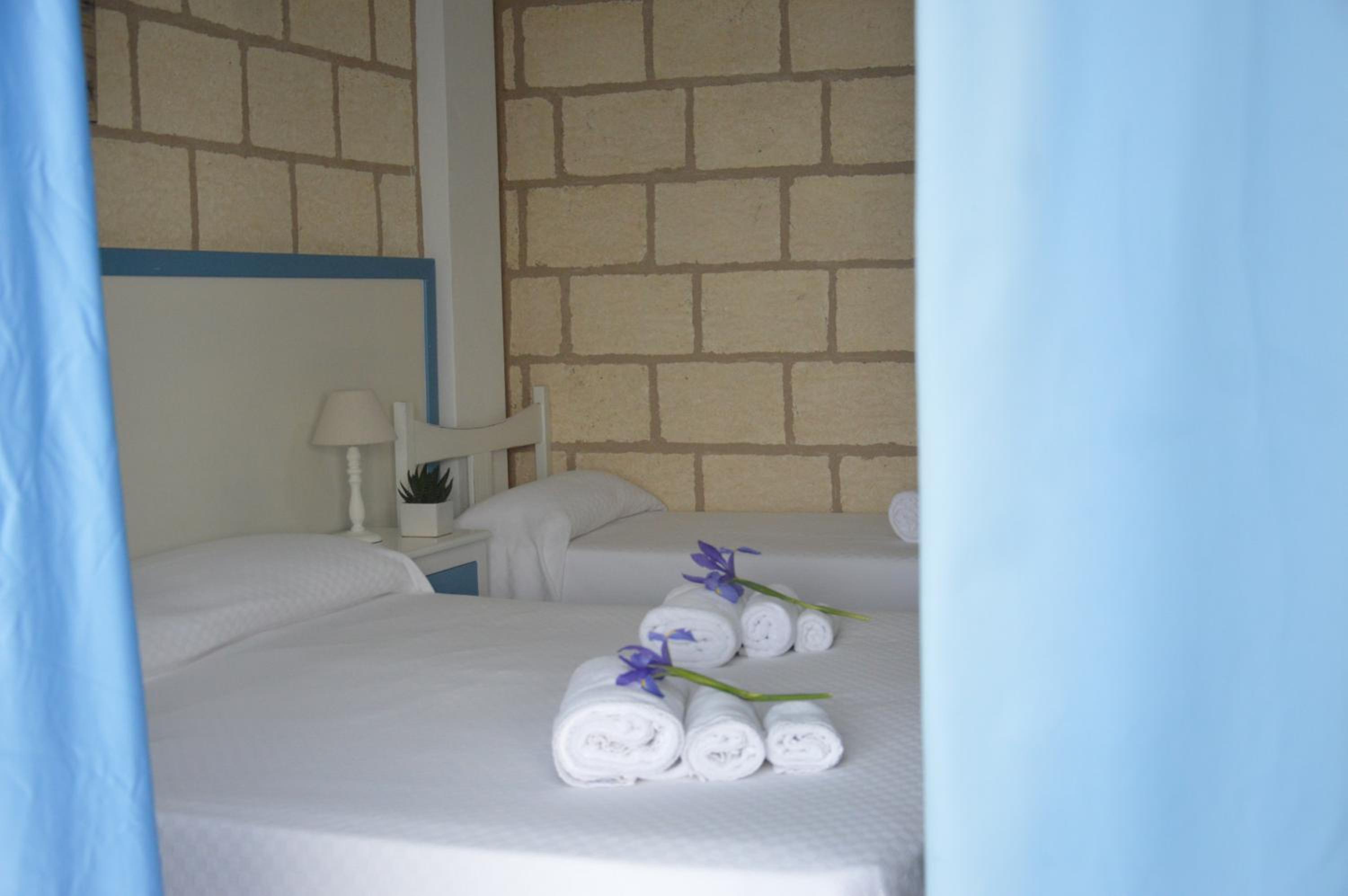 Standard Double Room - Photo 8