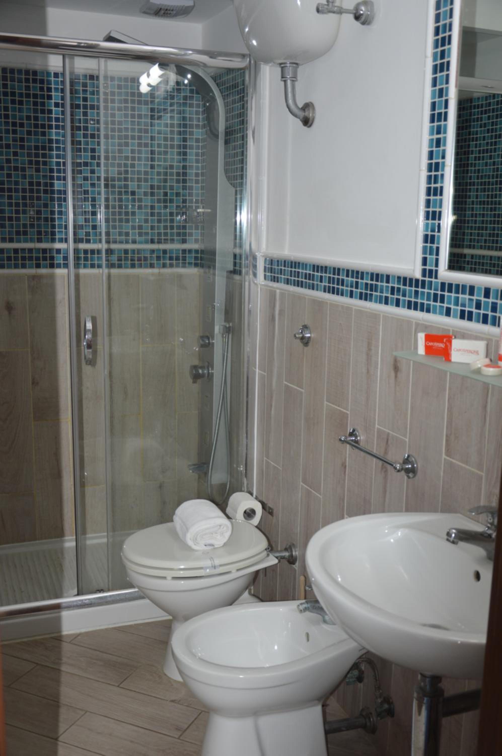 Standard Triple Room - Photo 3