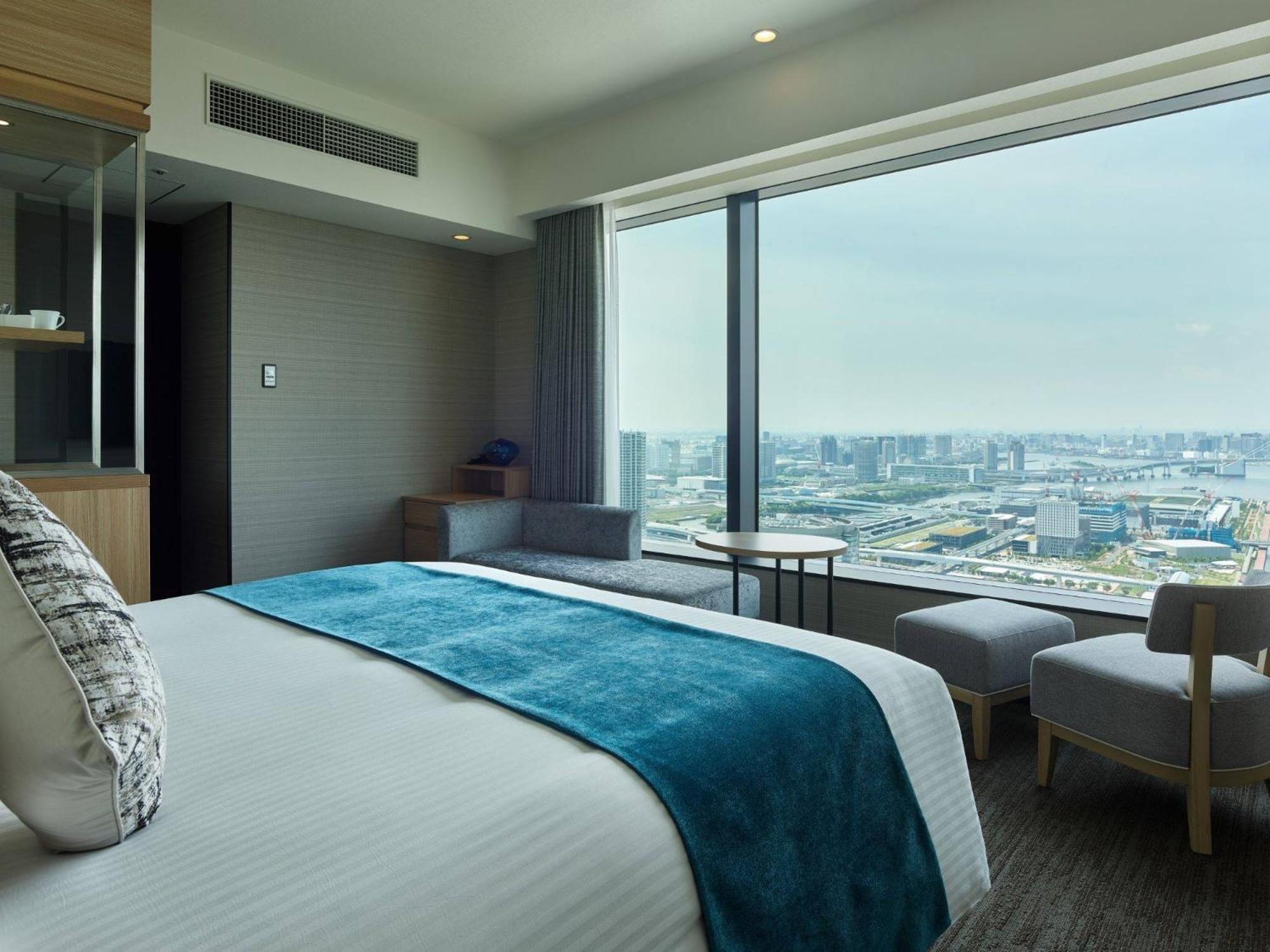 Superior King Room with View Bath photo 3