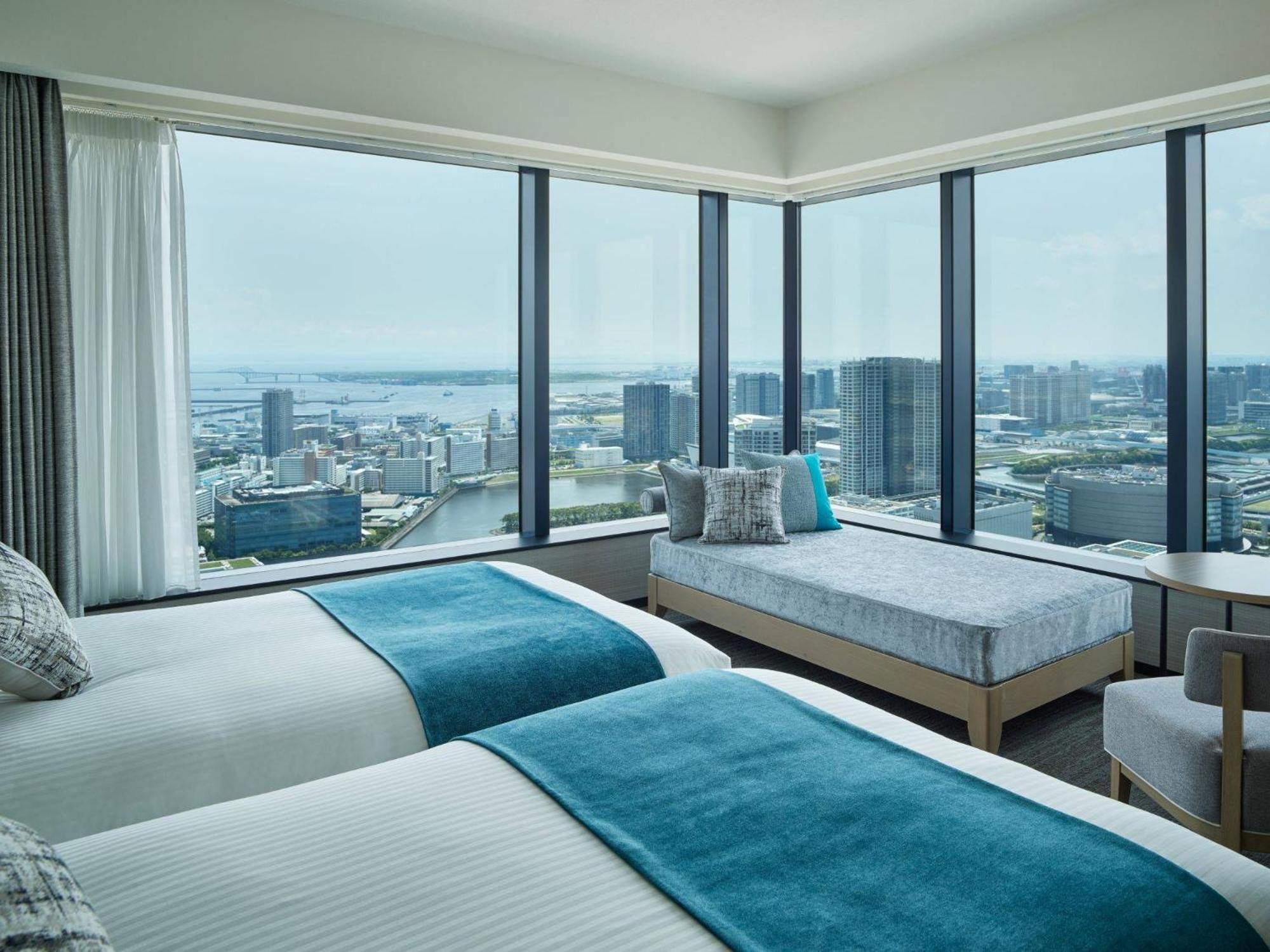 Deluxe Corner Twin Room with Sofa Bed and View Bath - Non-Smoking - Photo 3