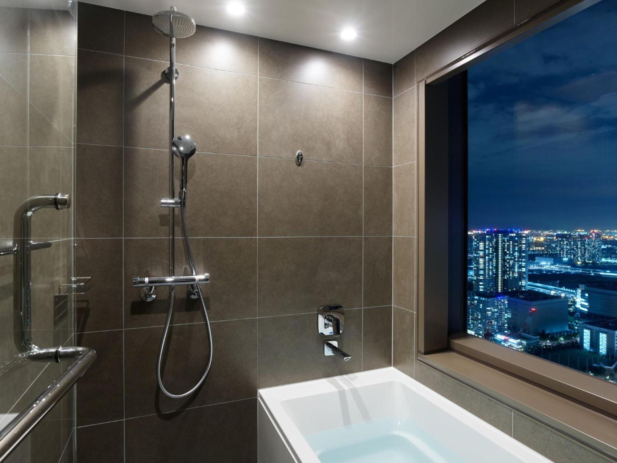 Executive Corner King Room with View Bath – Non-Smoking