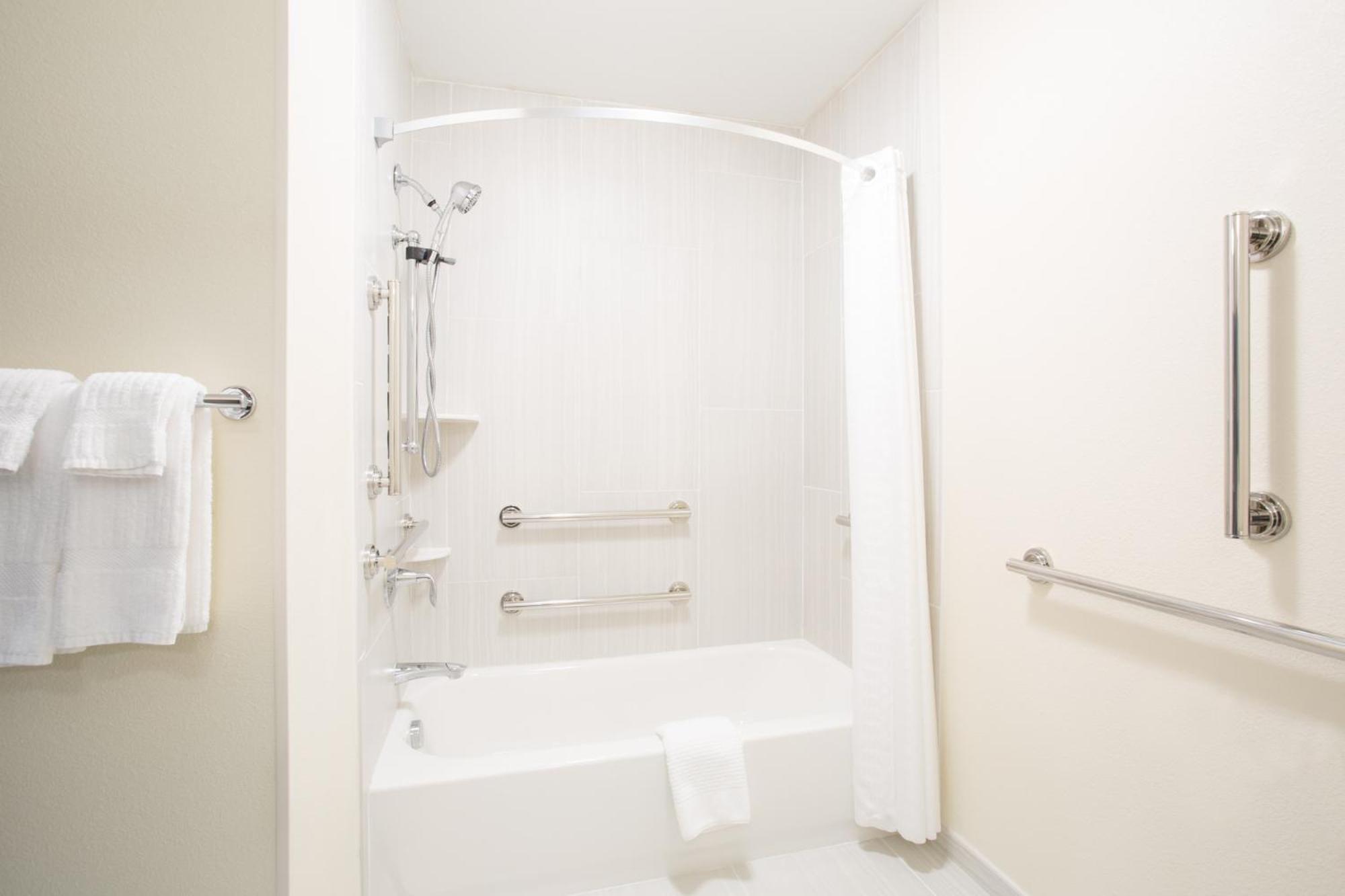 Studio King Suite - Communications Accessible photo 2