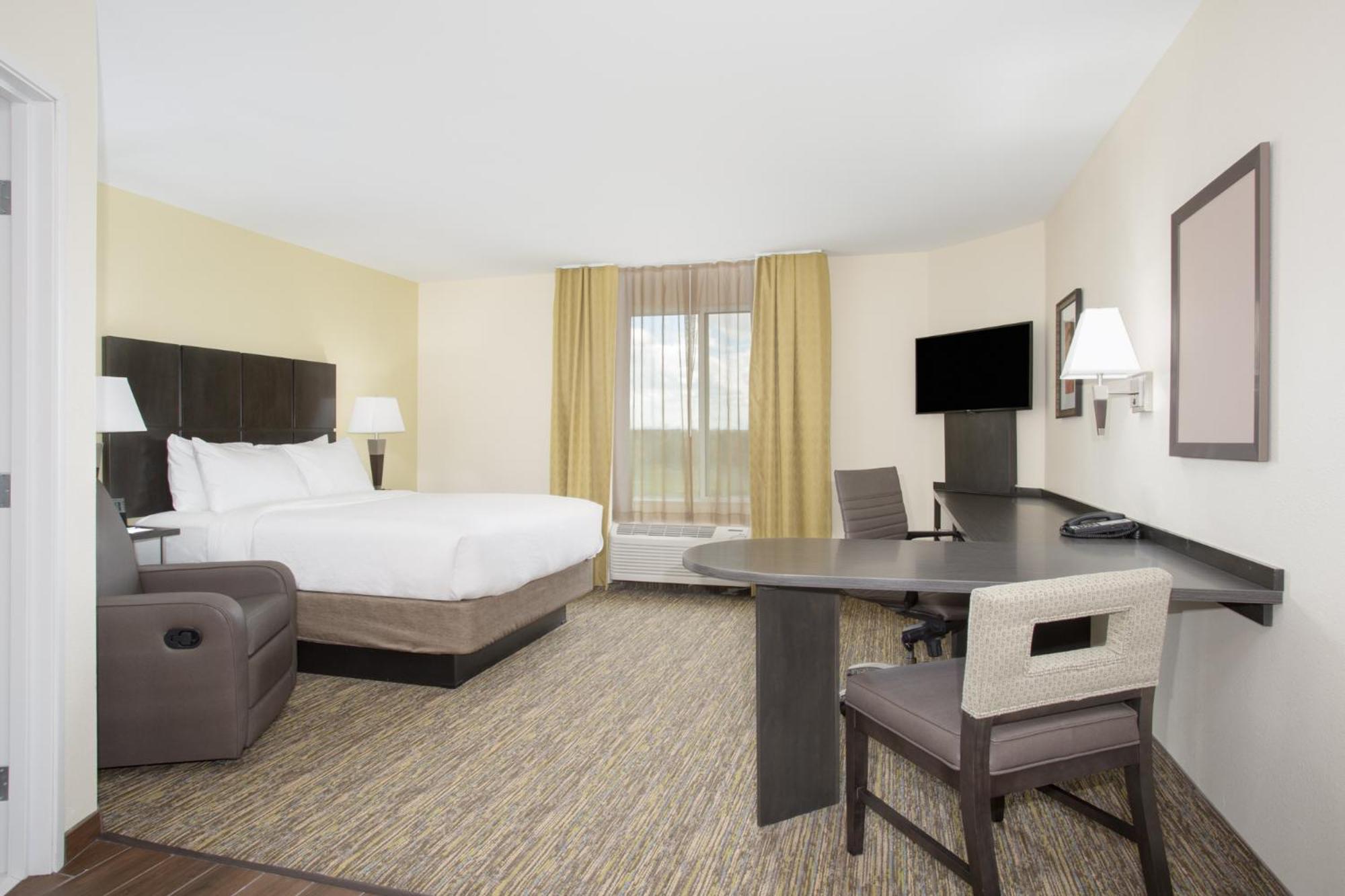 Studio King Suite - Communications Accessible