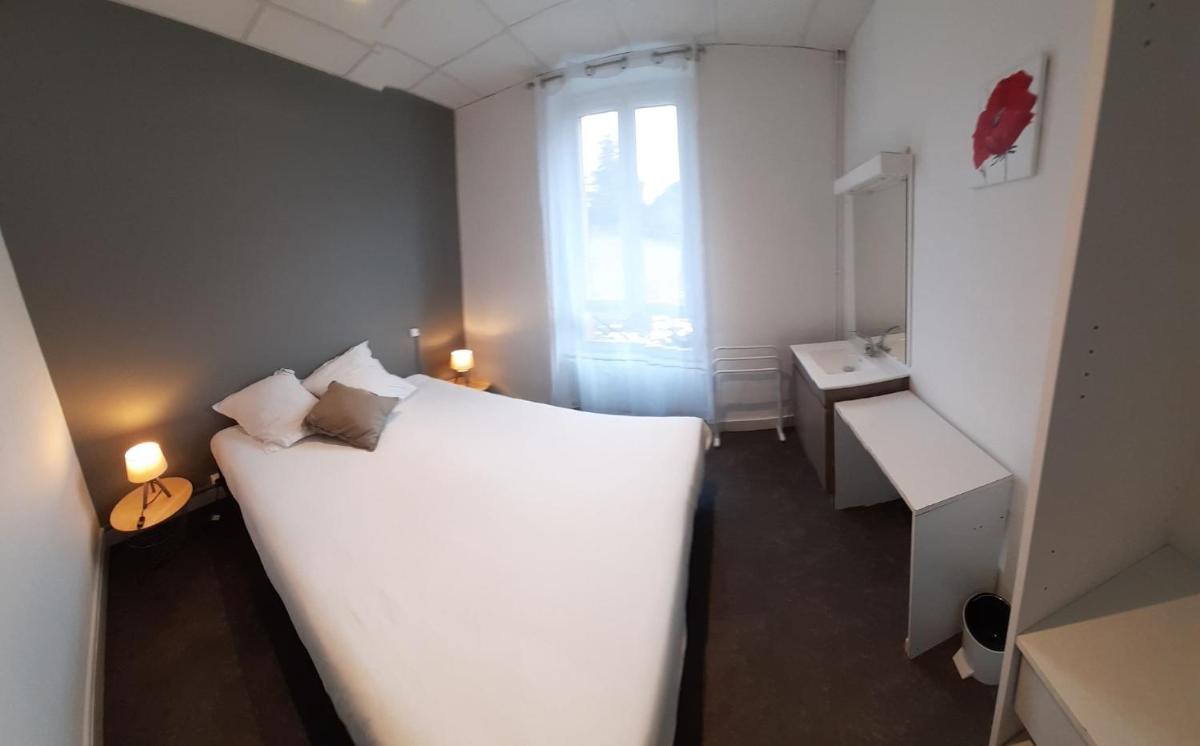 Standard Double Room with Shared Bathroom photo 1