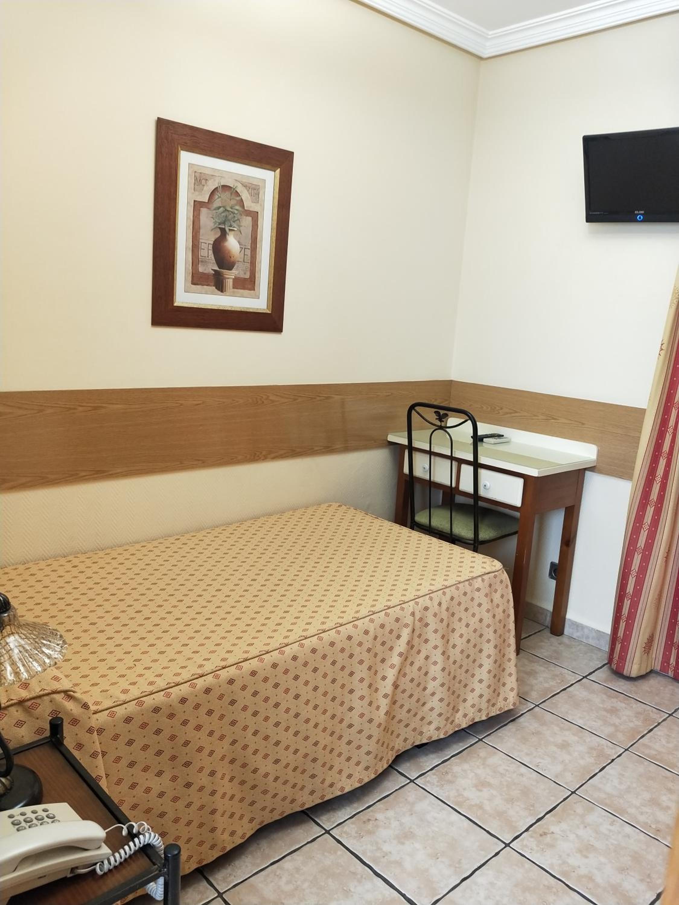 Single Room photo 2
