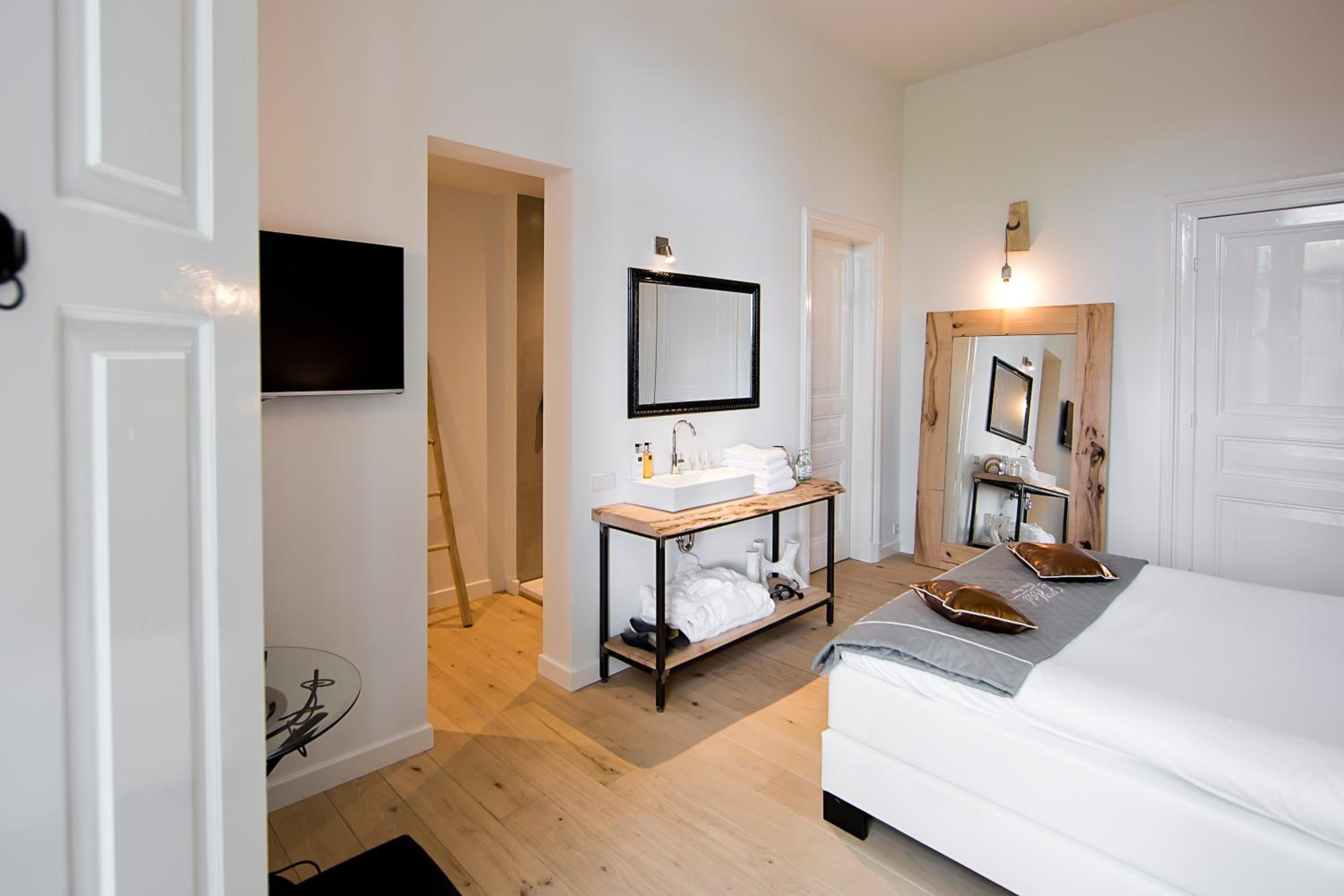 Standard Double Room photo 2