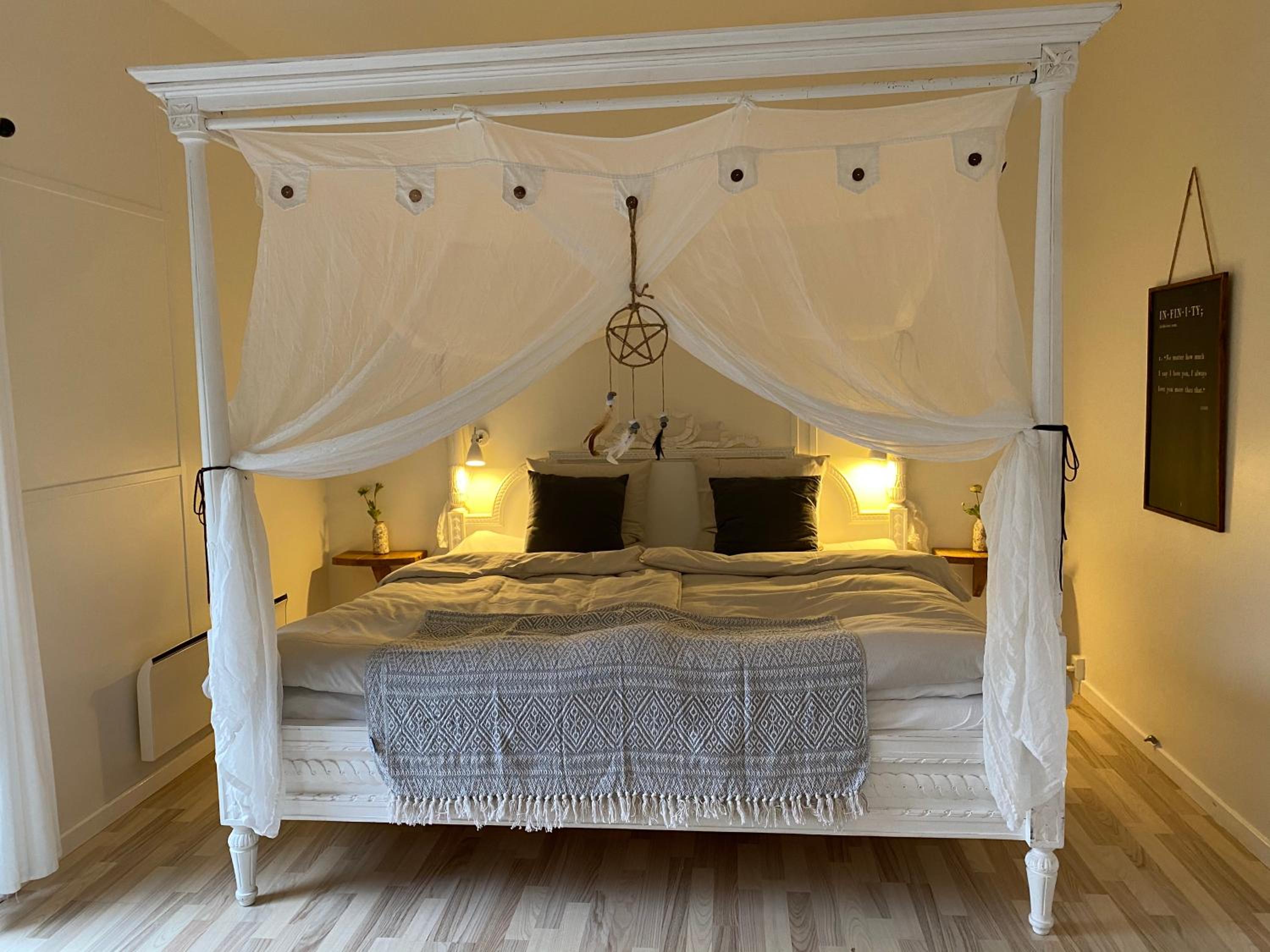 Deluxe King Room photo 1