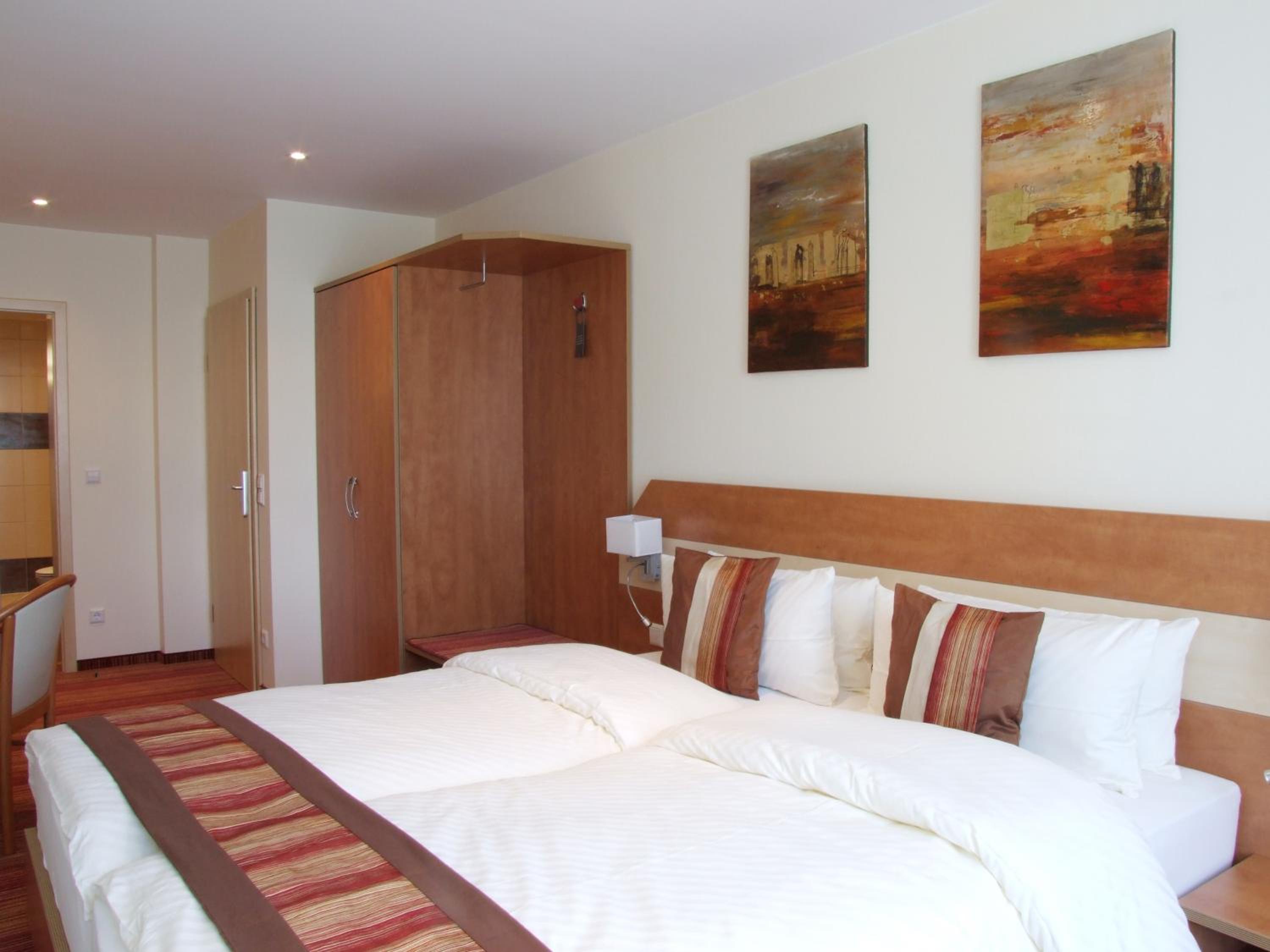 Double Room - Photo 3