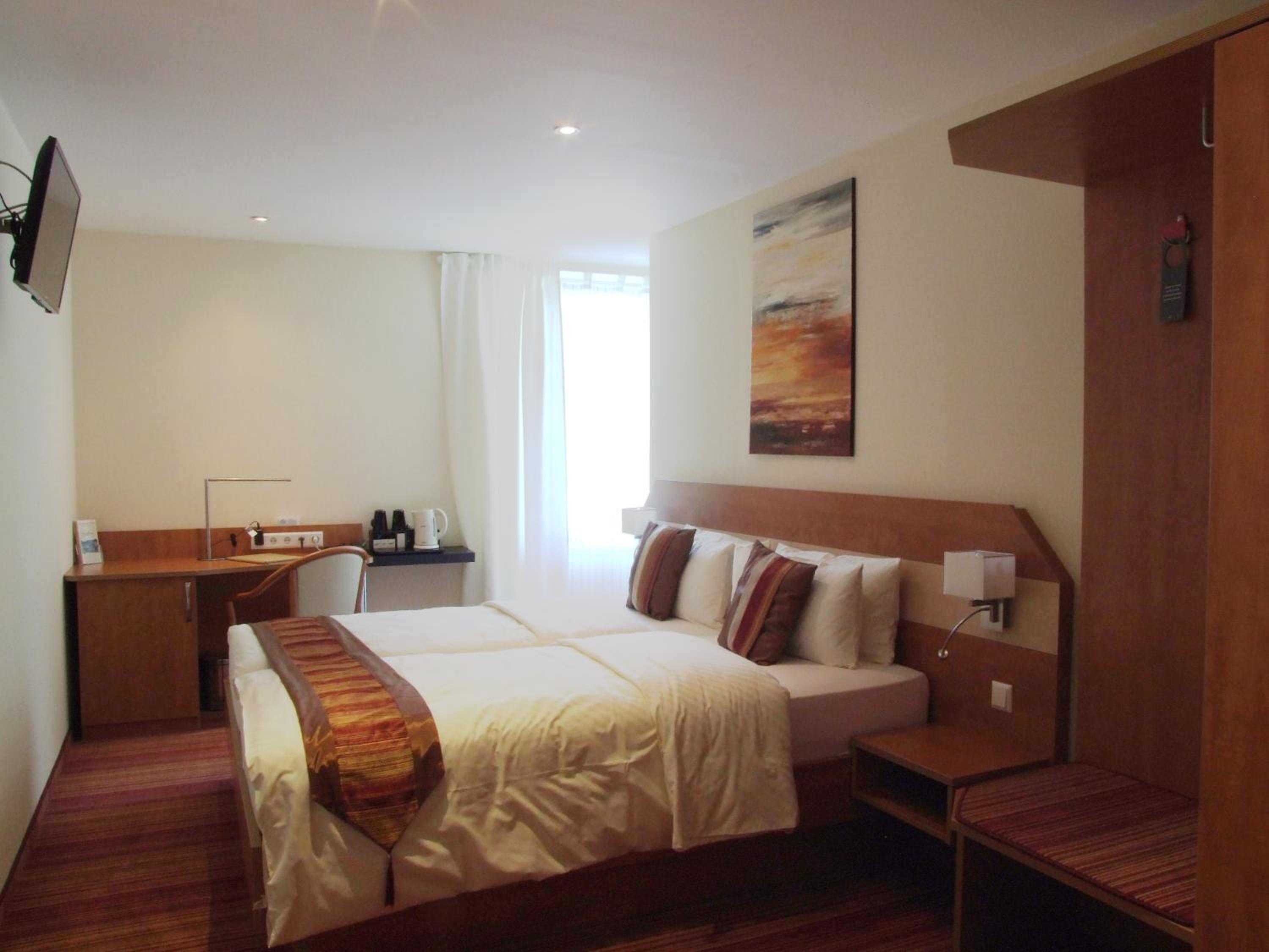 Double Room - Photo 7
