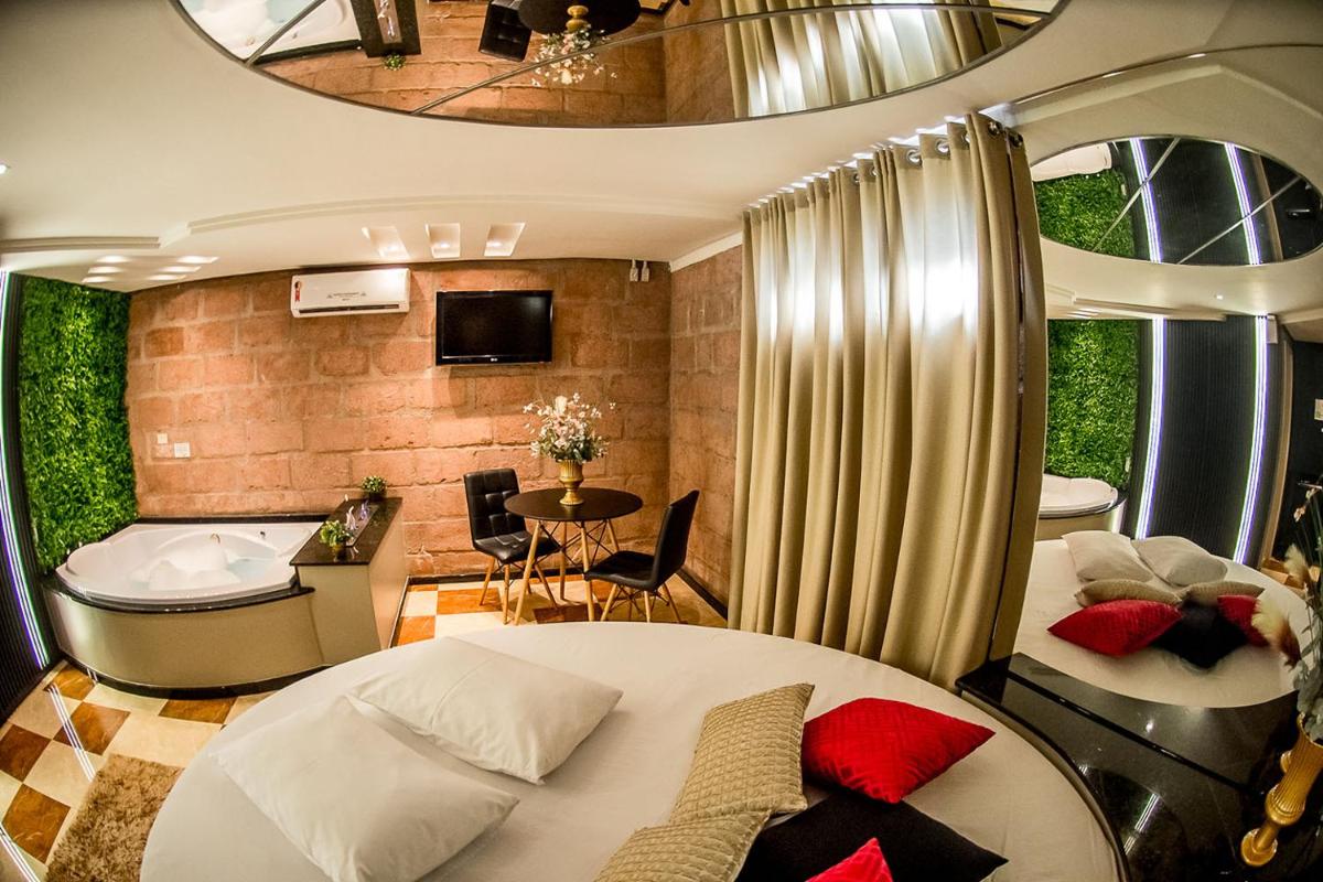 Deluxe Suite with Spa Bath photo 3
