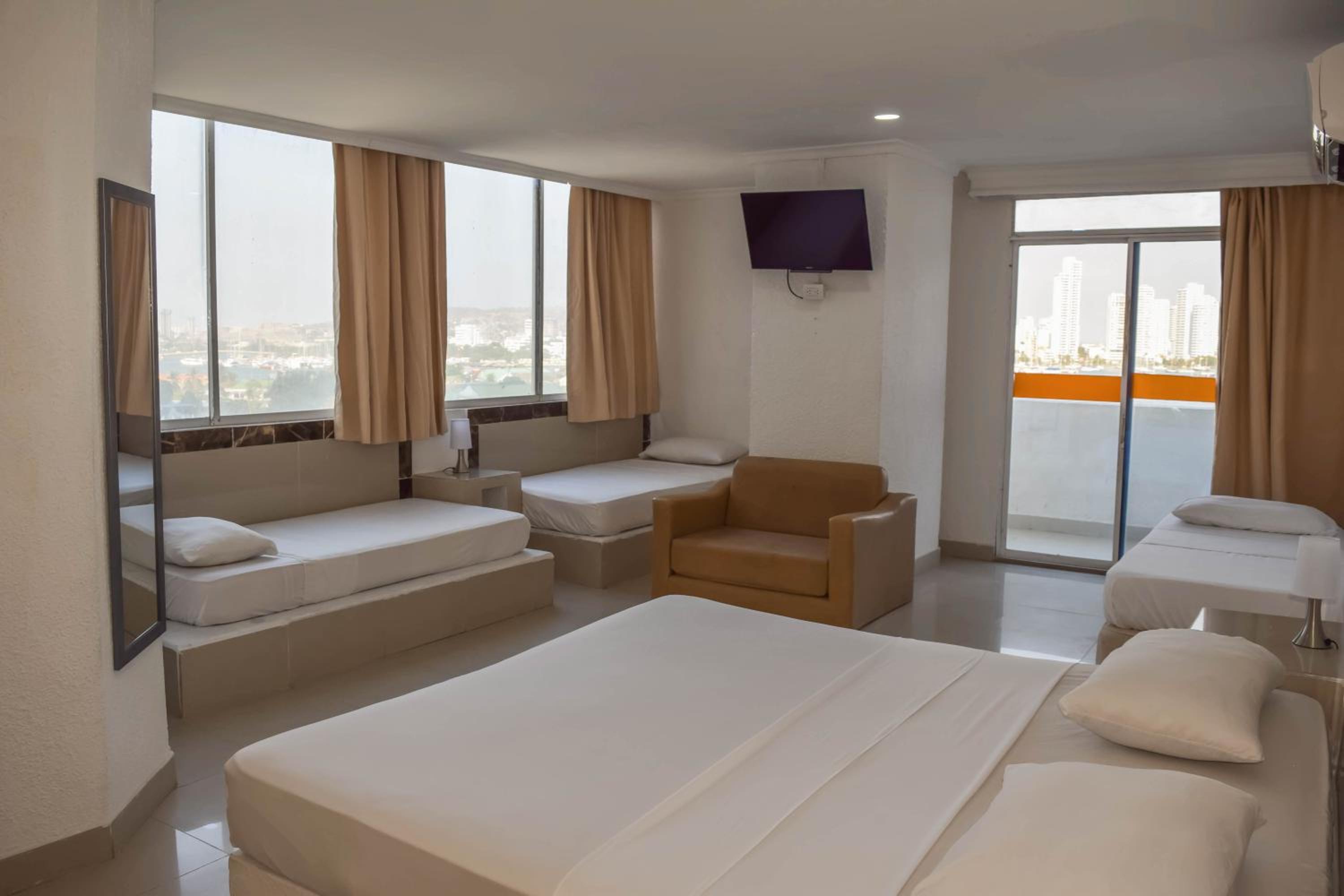 Quadruple Room - Photo 1
