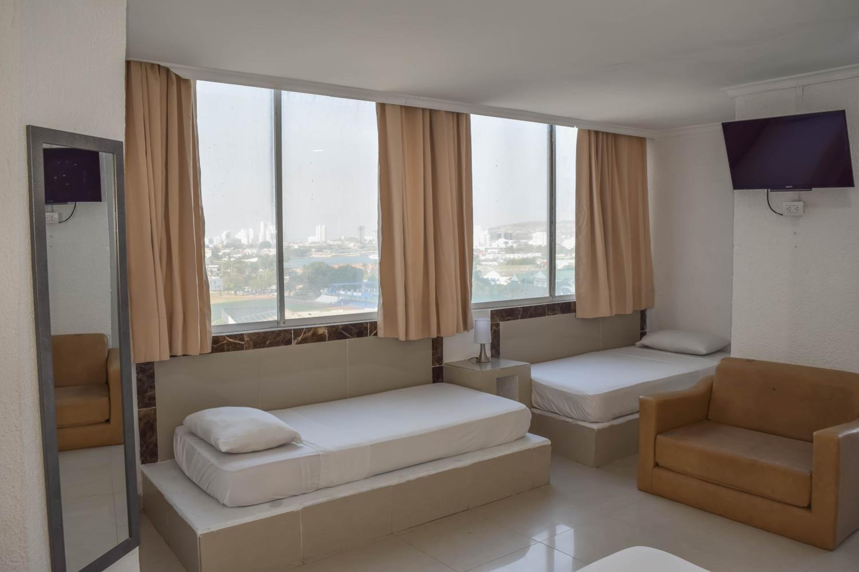 Quadruple Room - Photo 8