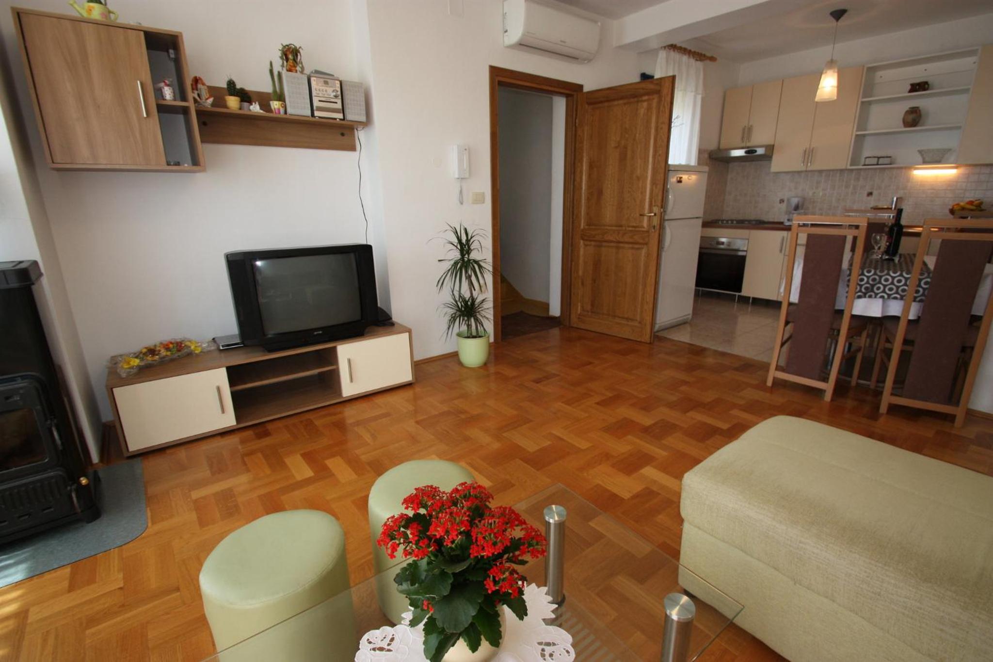 Apartment with Balcony photo 3
