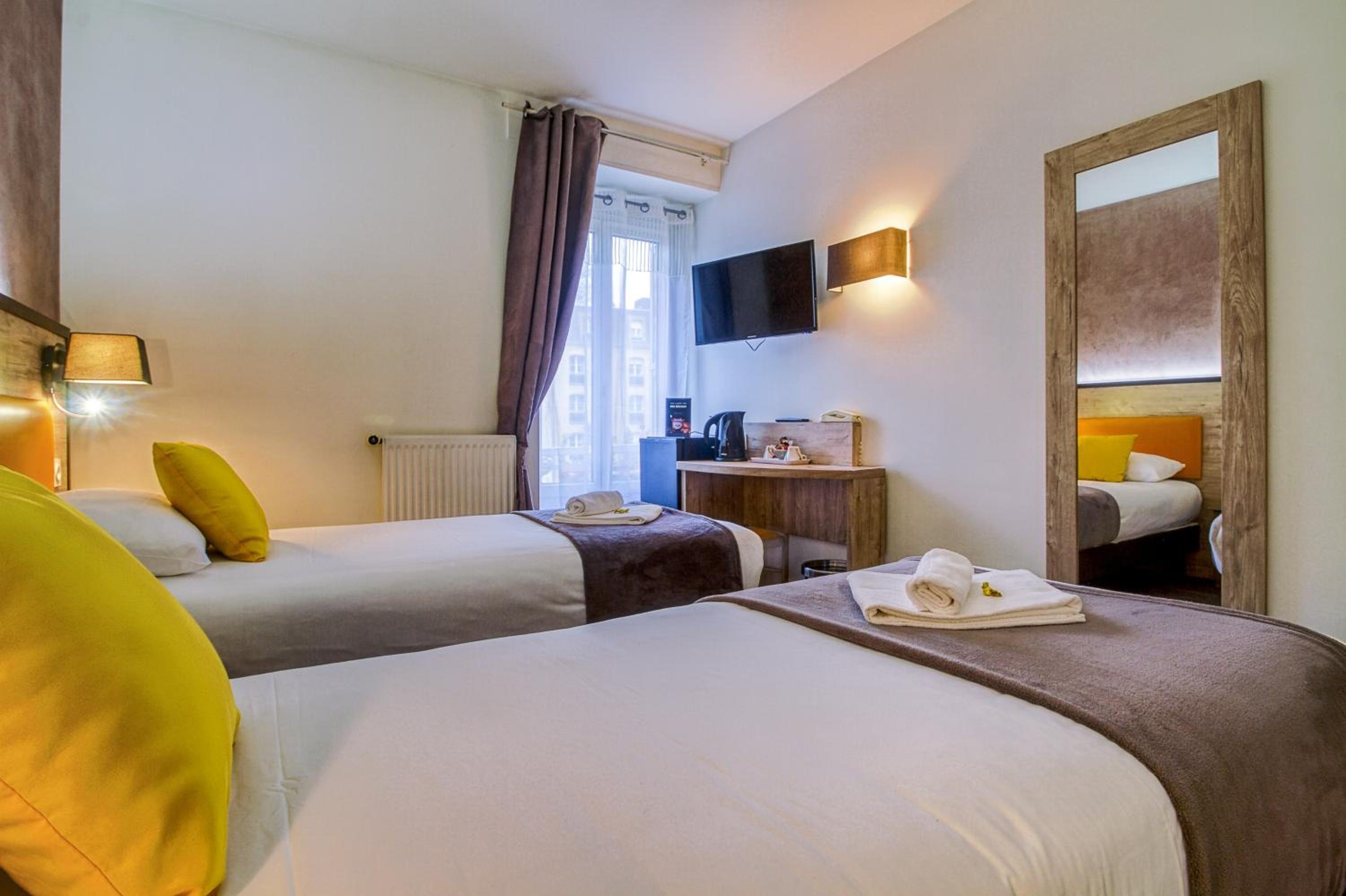 Twin Room - Photo 2