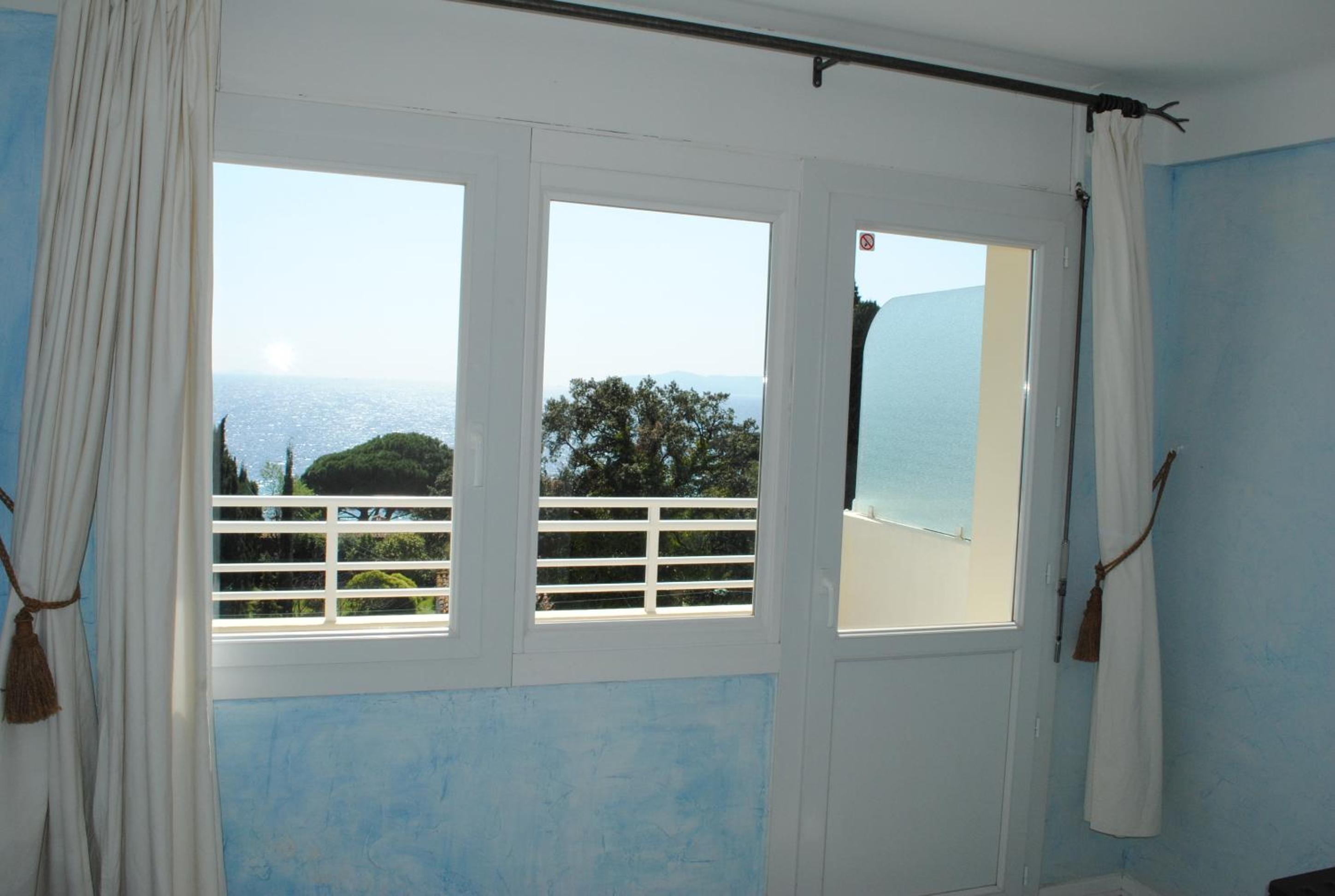 3rd Floor Double Room with Sea View and Balcony photo 3