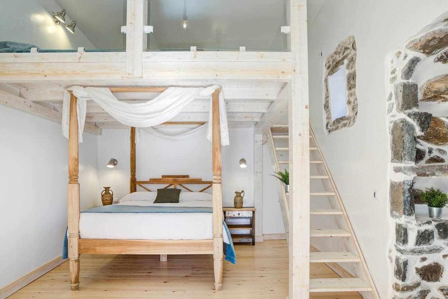 Three-Bedroom House photo 2