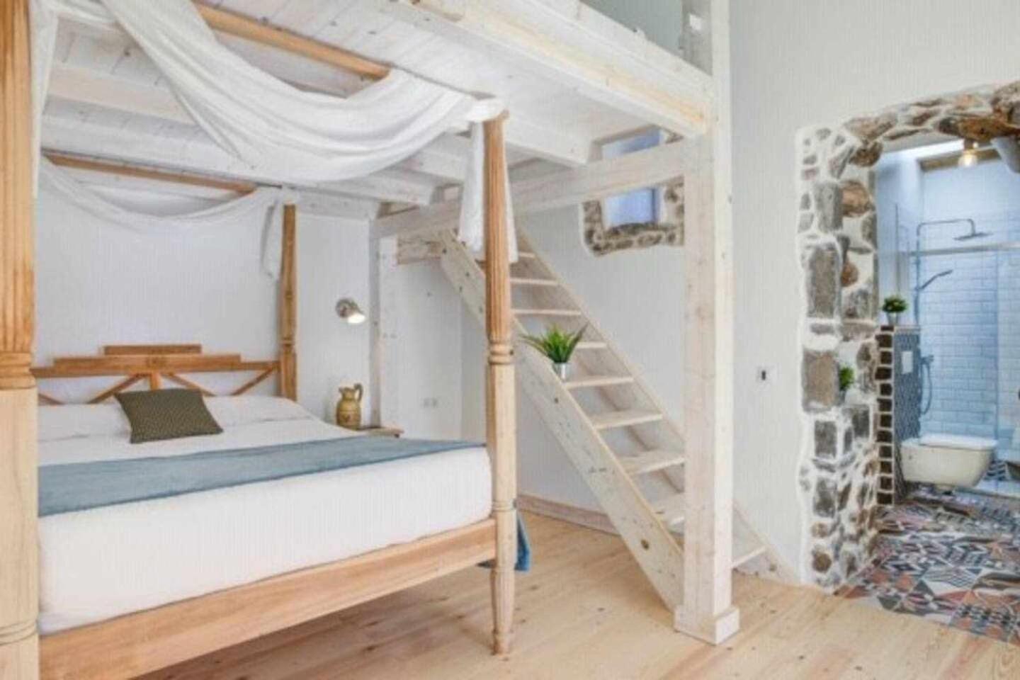 Three-Bedroom House photo 3