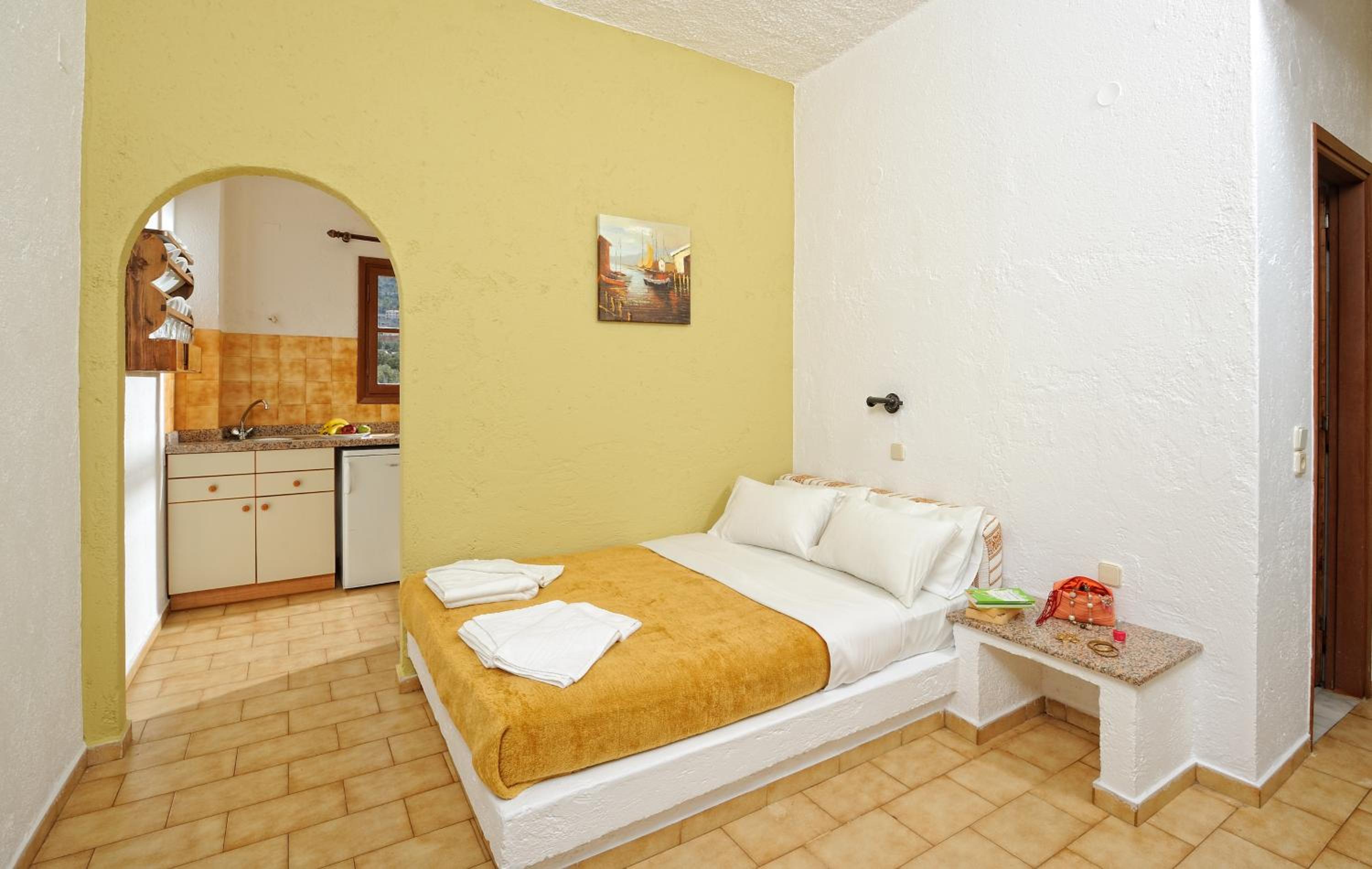 One-Bedroom Quadruple Apartment 