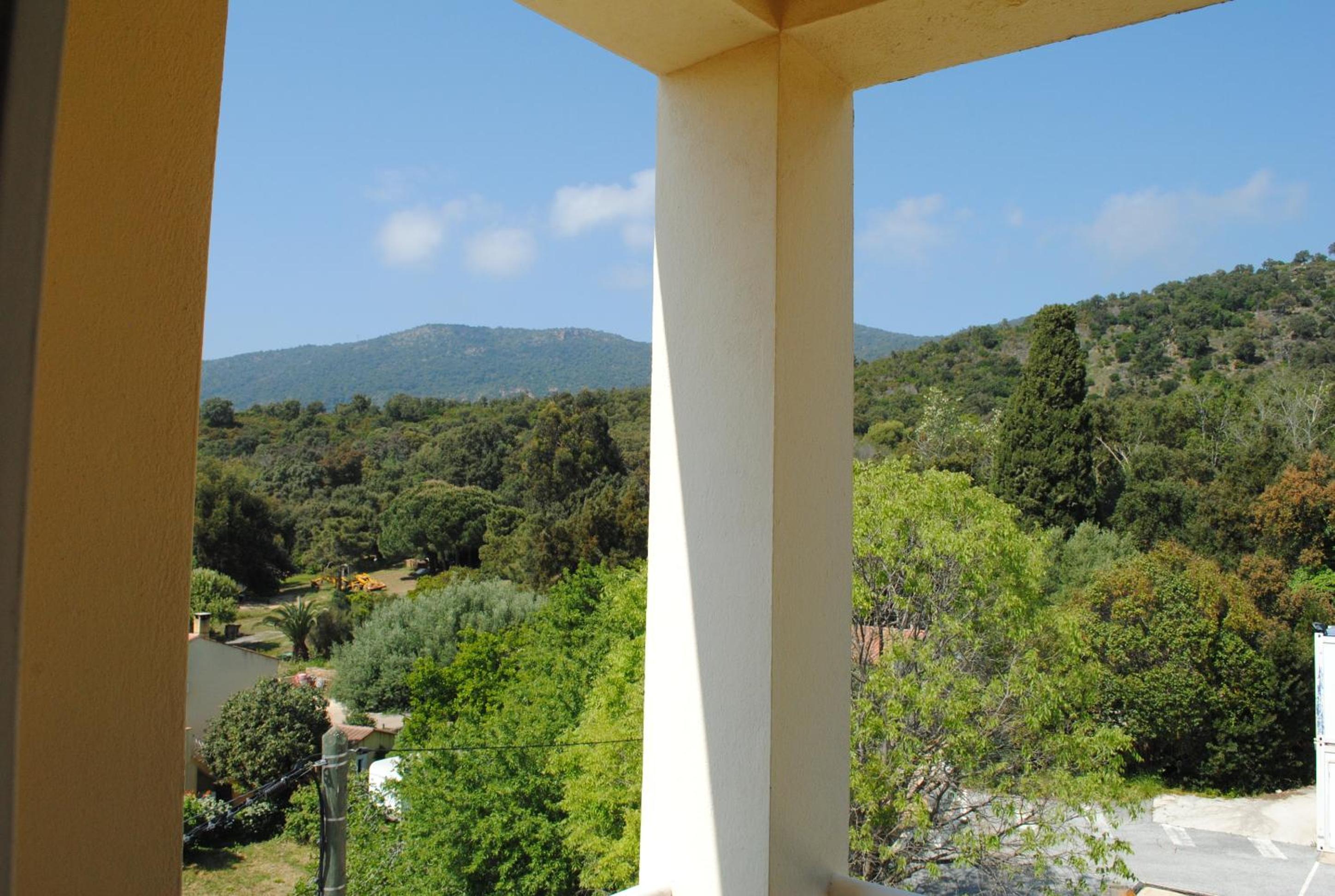 Triple Room with Balcony - Photo 2