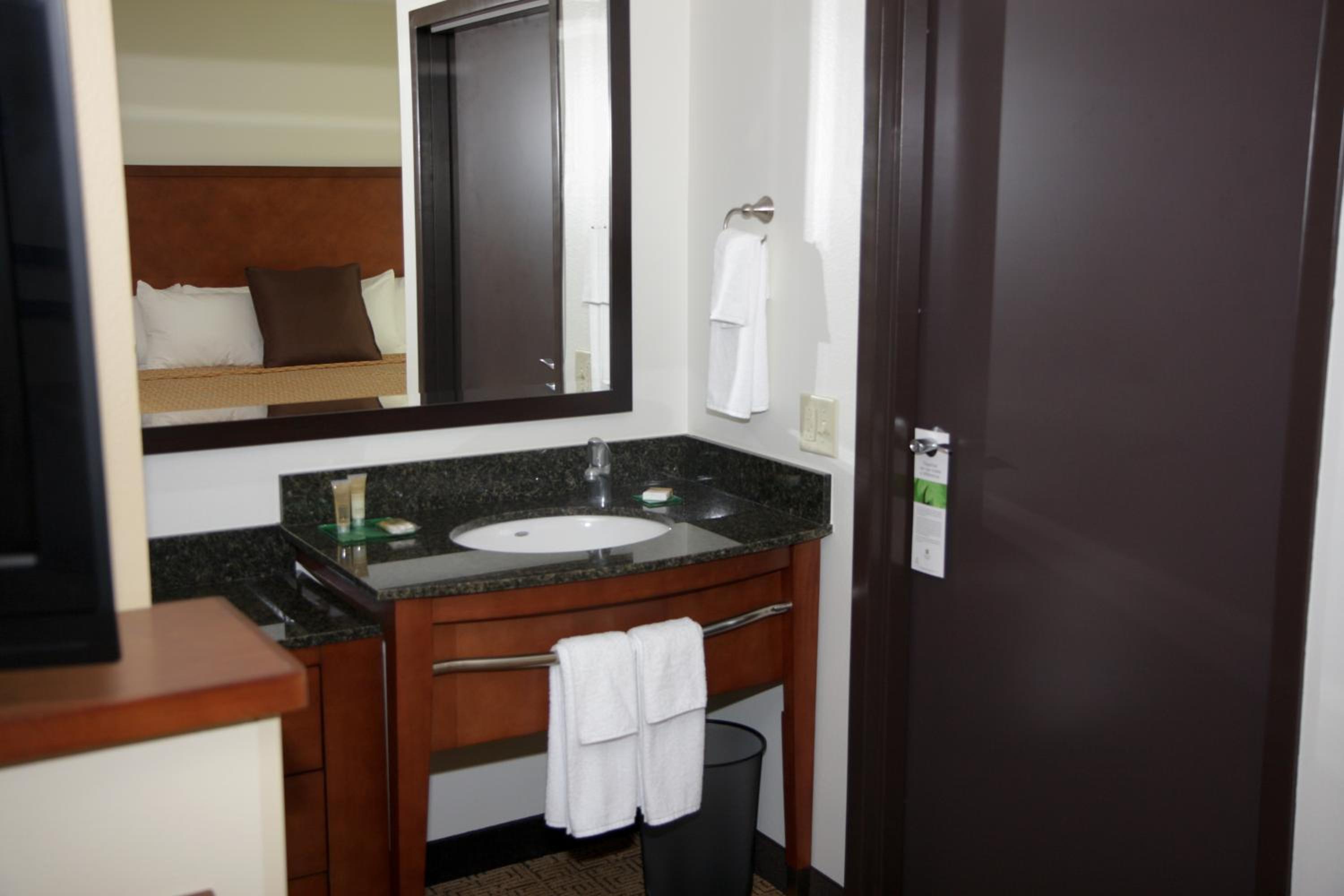 King Room with Sofa Bed - High Floor - Photo 5
