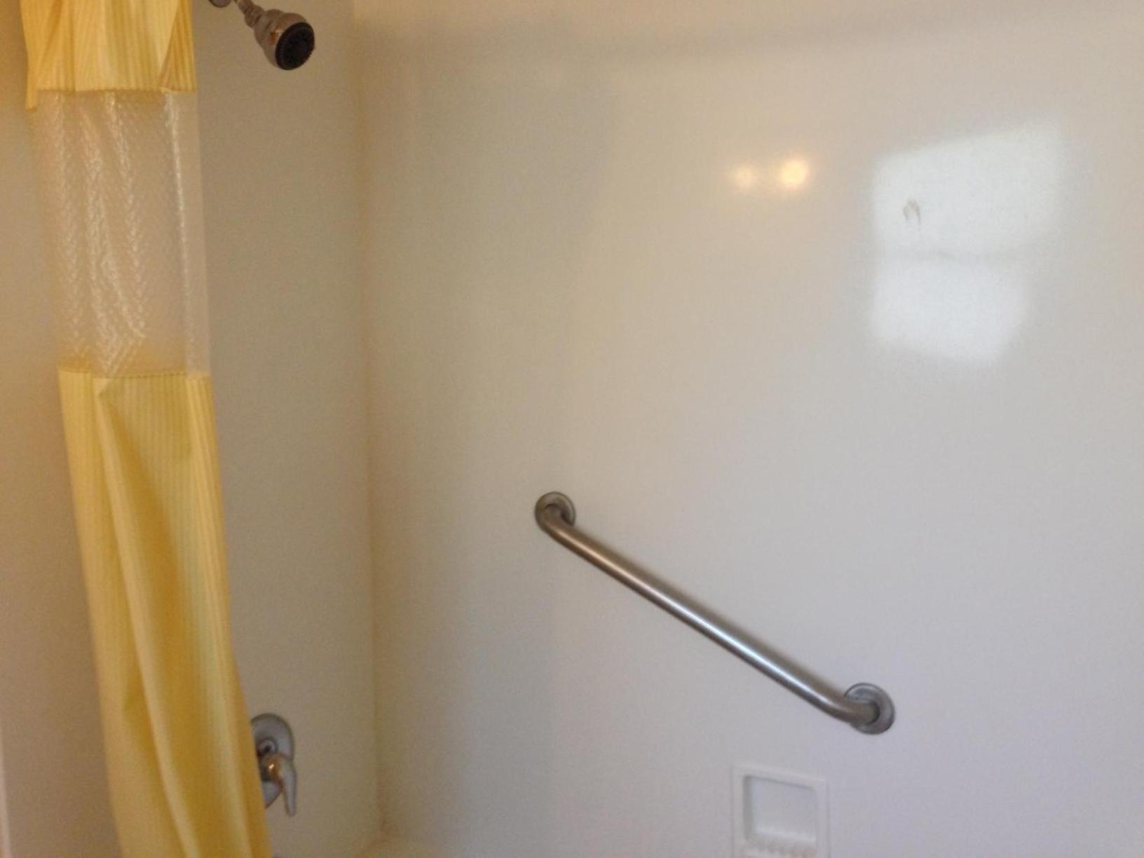 Queen Room with Two Queen Beds - Disability Access/Non-Smoking - Photo 2
