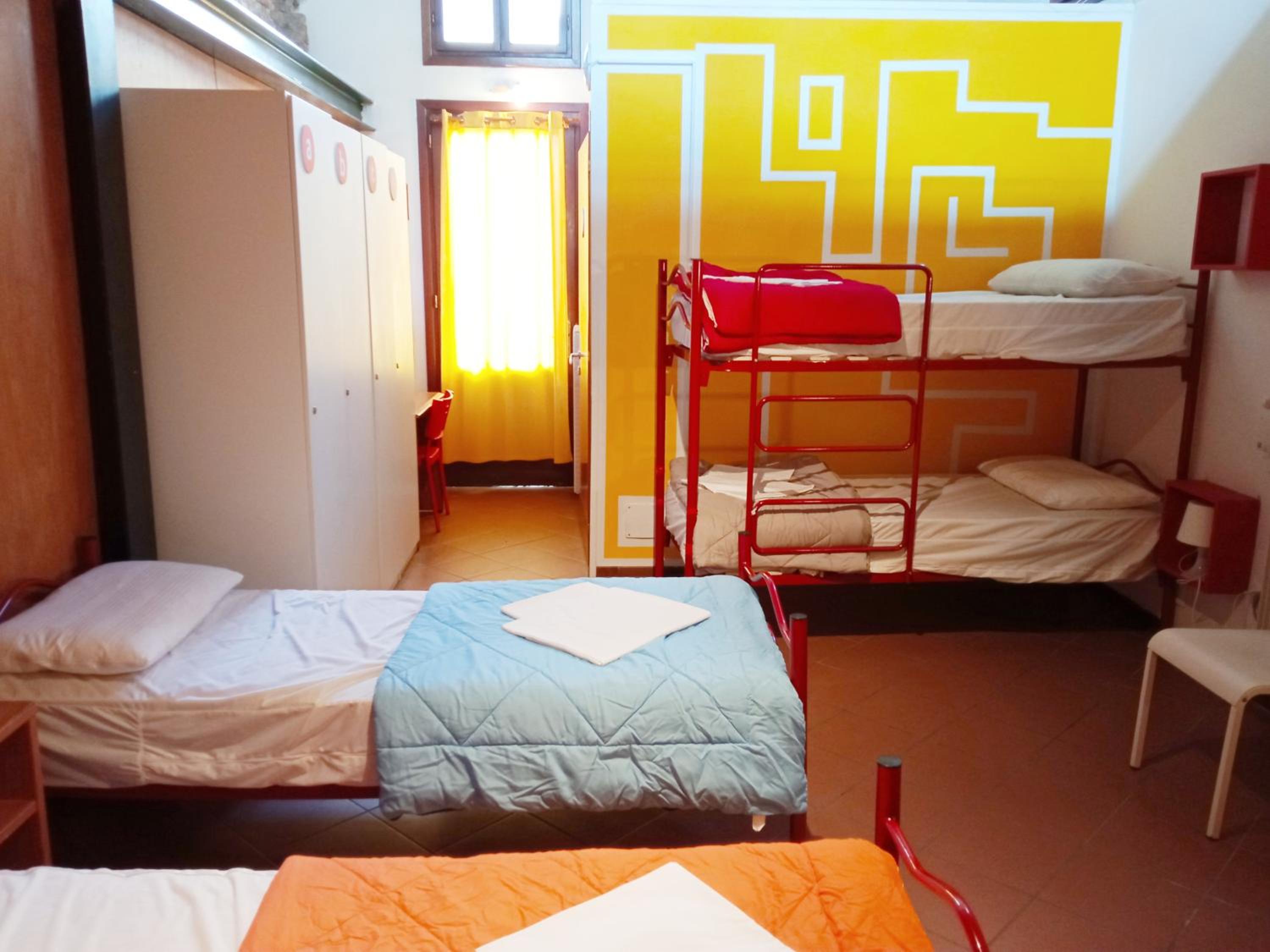 Bed in 4-Bed Mixed Dormitory Room photo 2