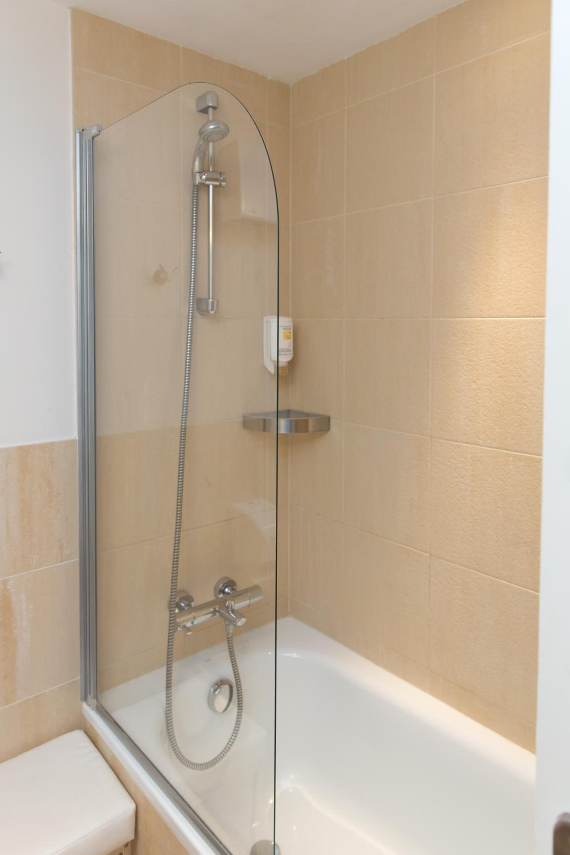Quadruple Room - Photo 9