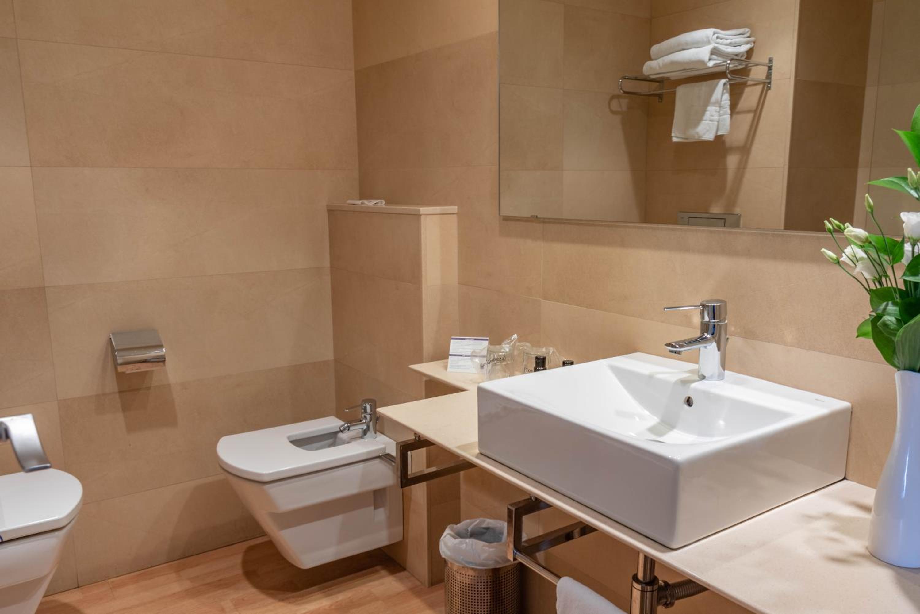 Double or Twin Room - Photo 11