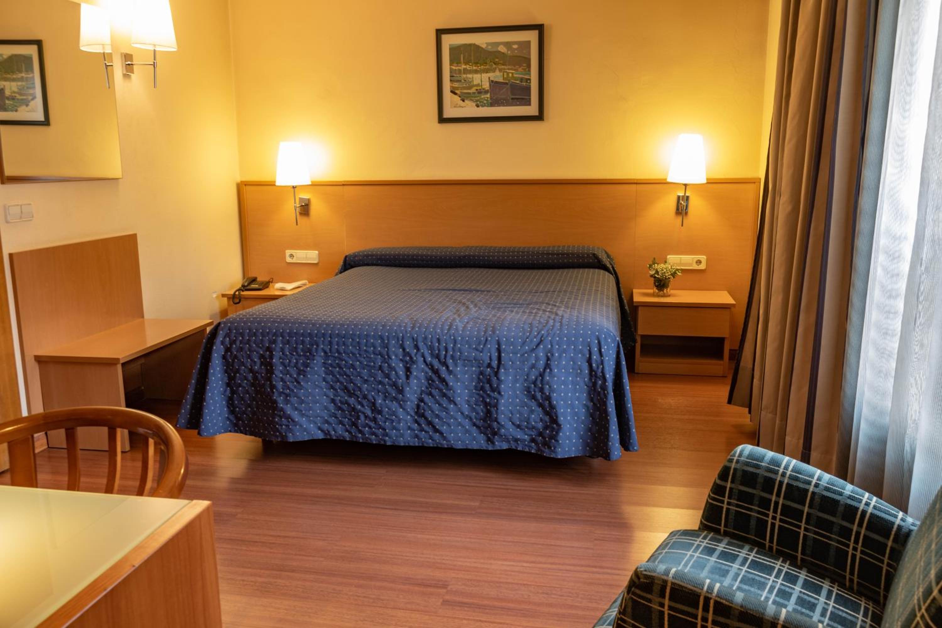 Double or Twin Room - Photo 12