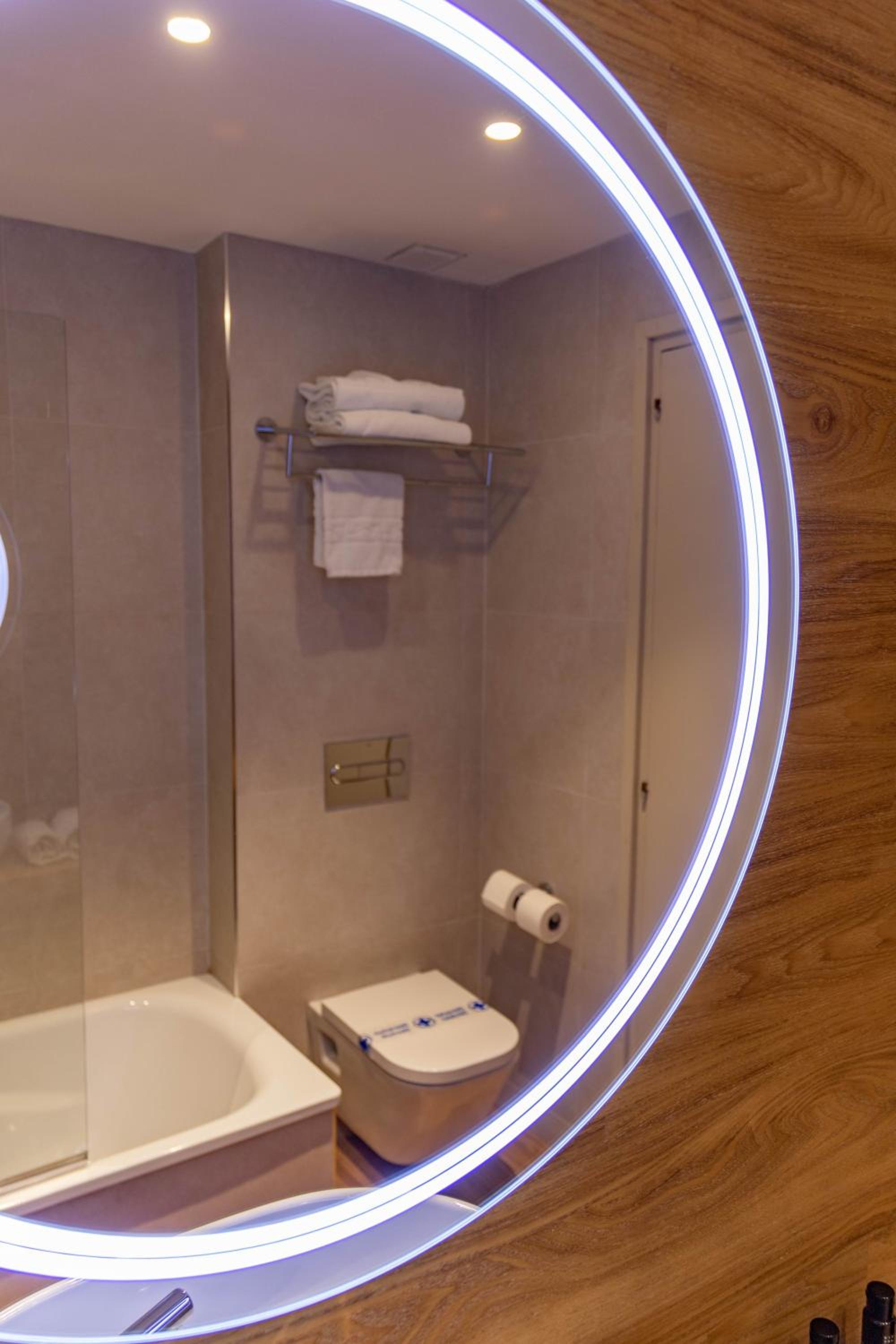Double or Twin Room - Photo 16