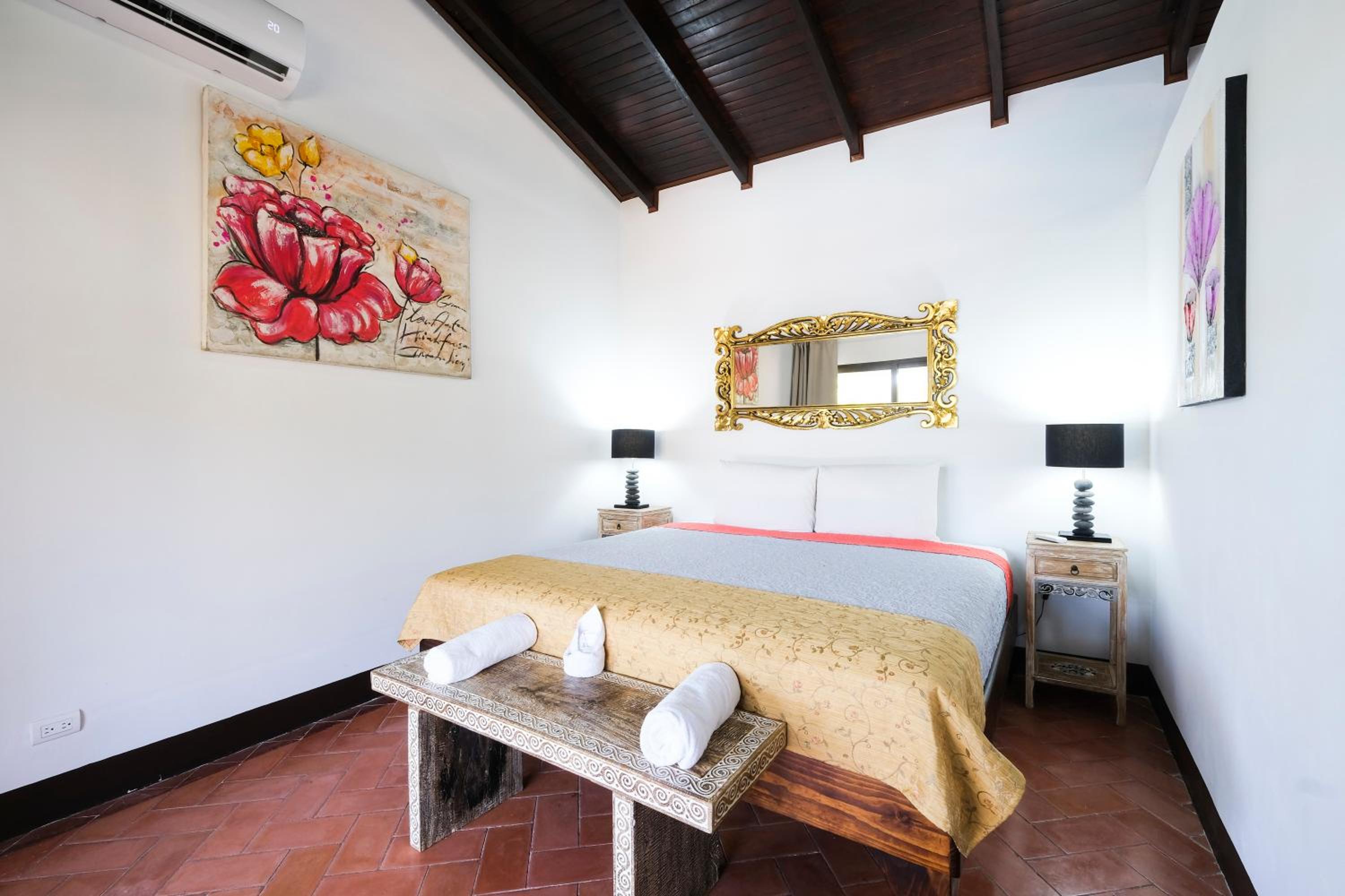 Villa with Pool View - Photo 3