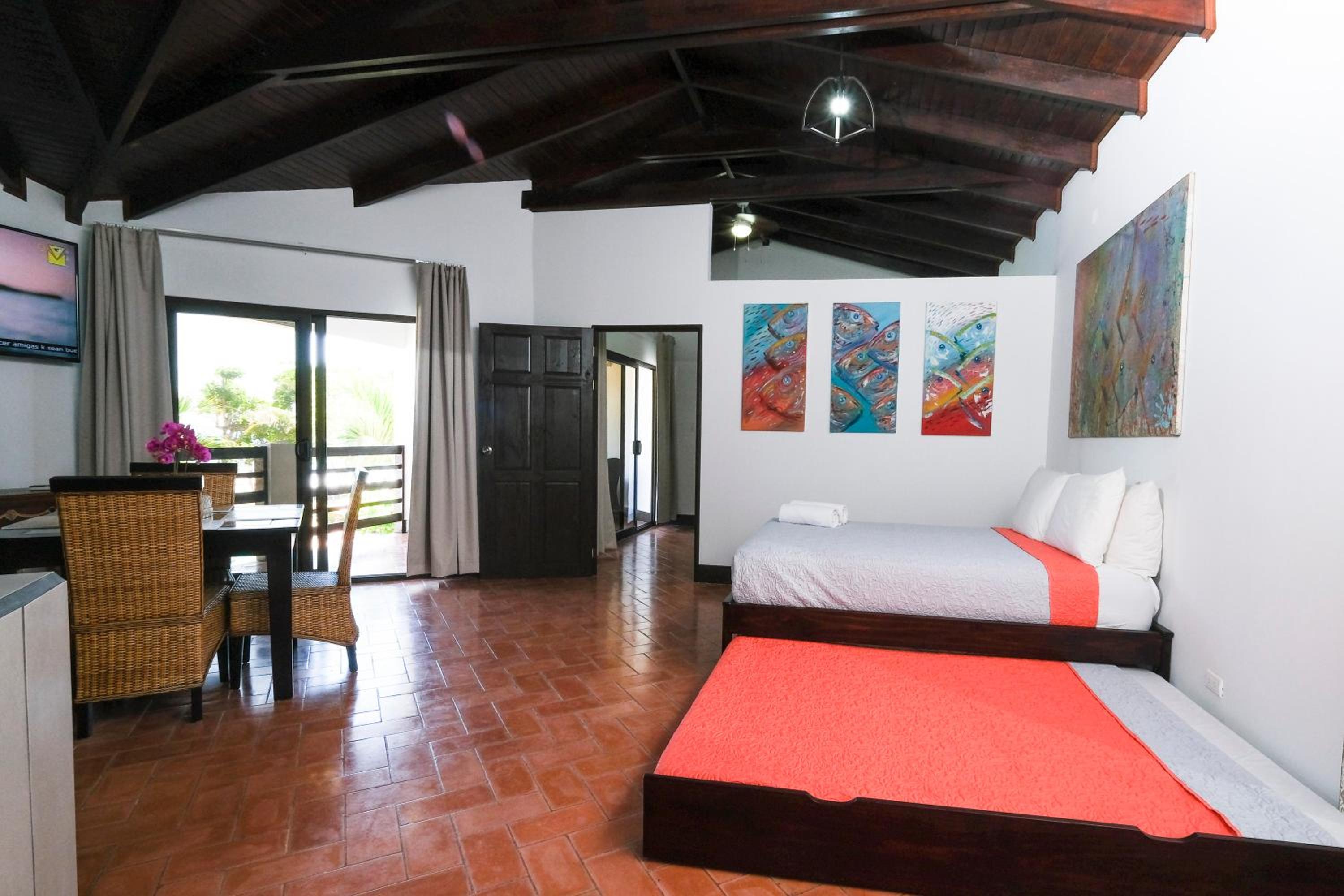 Villa with Pool View - Photo 5