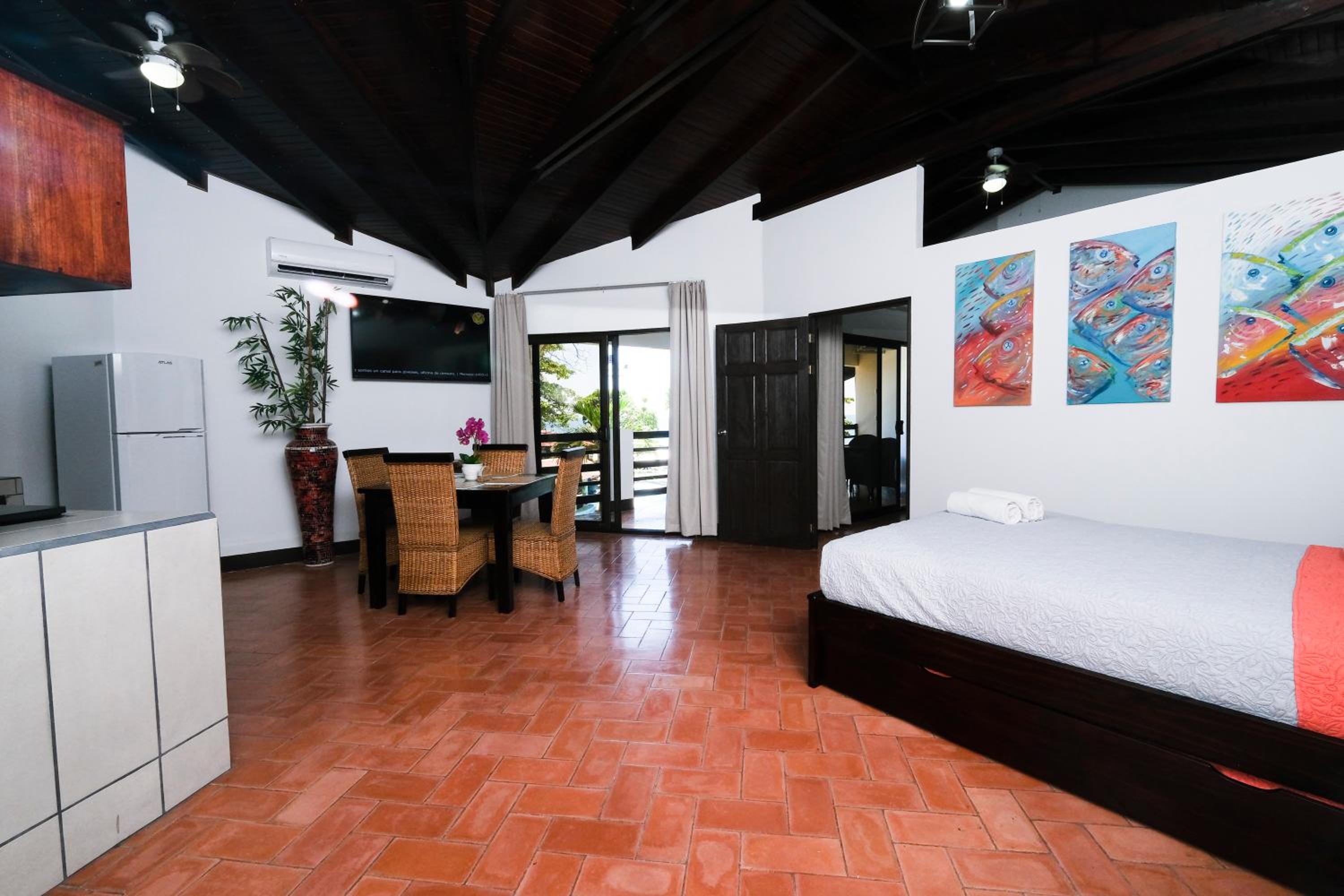 Villa with Pool View - Photo 11