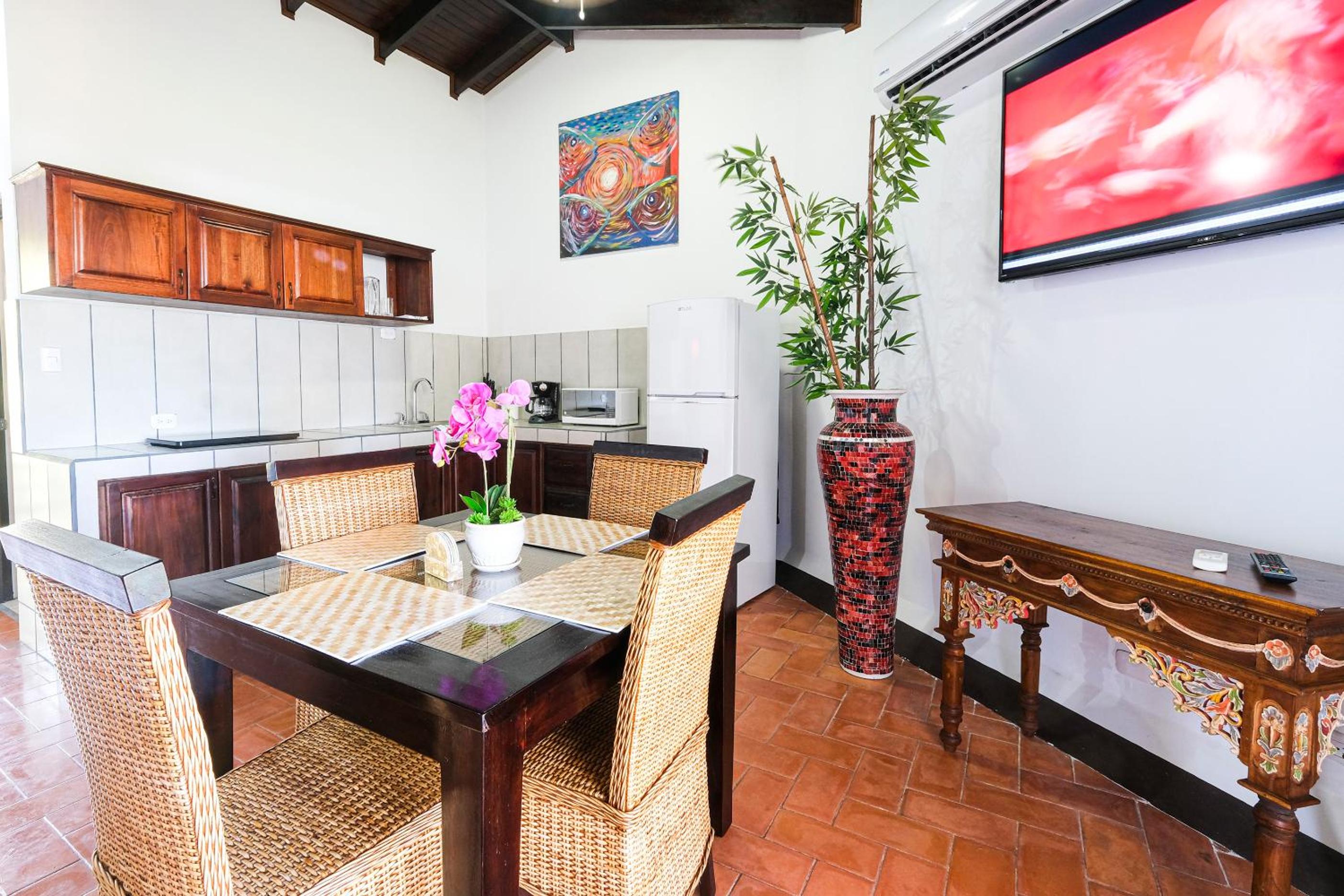Villa with Pool View - Photo 8