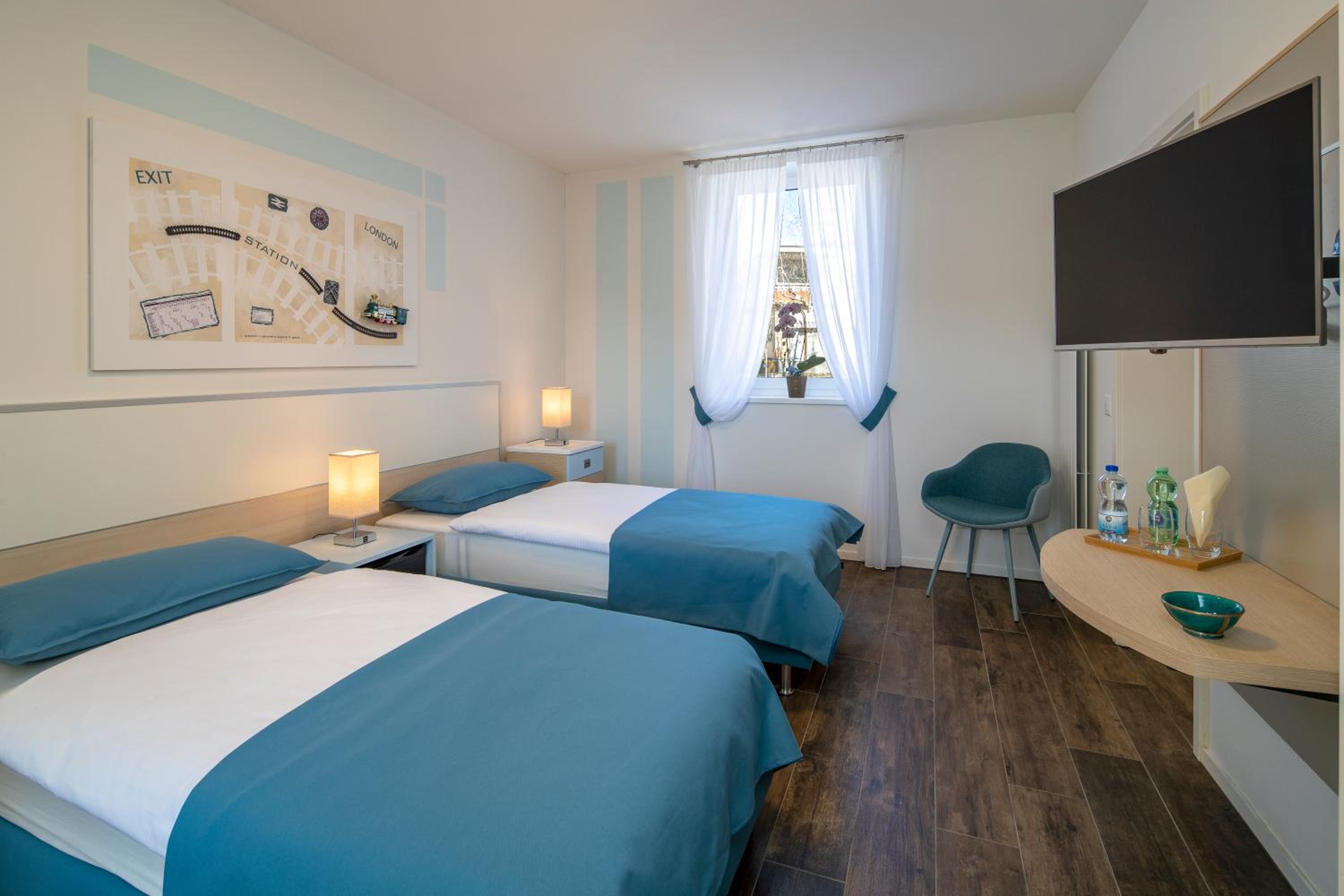 Large Twin Room - Photo 1