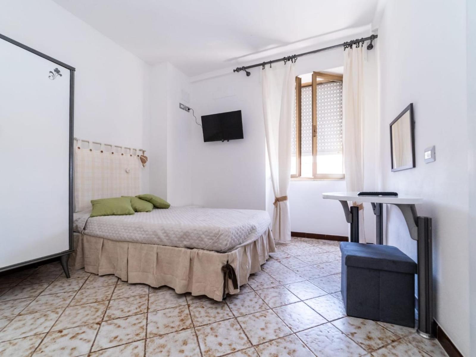 Triple Room with Private External Bathroom photo 1