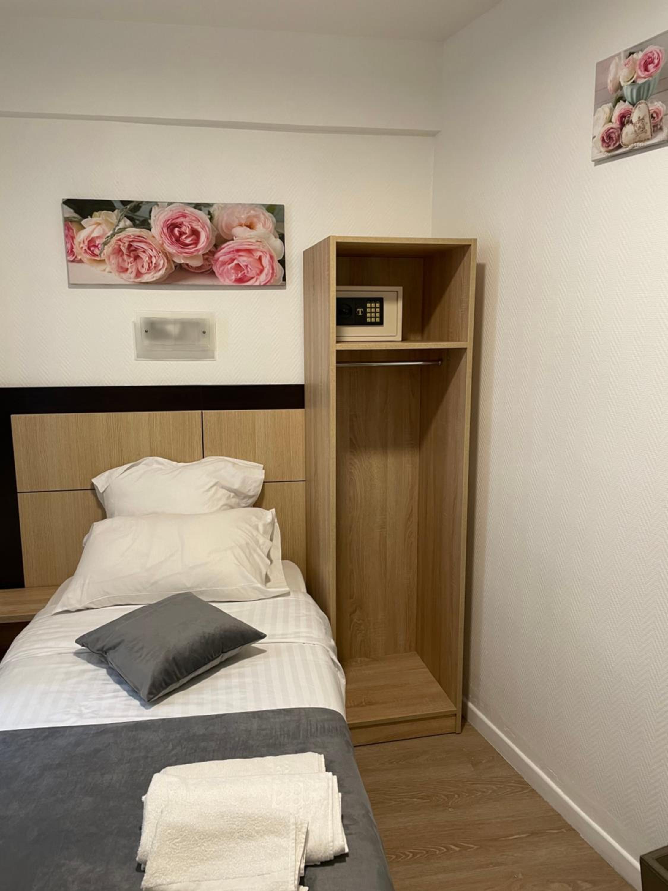 Single Room photo 2