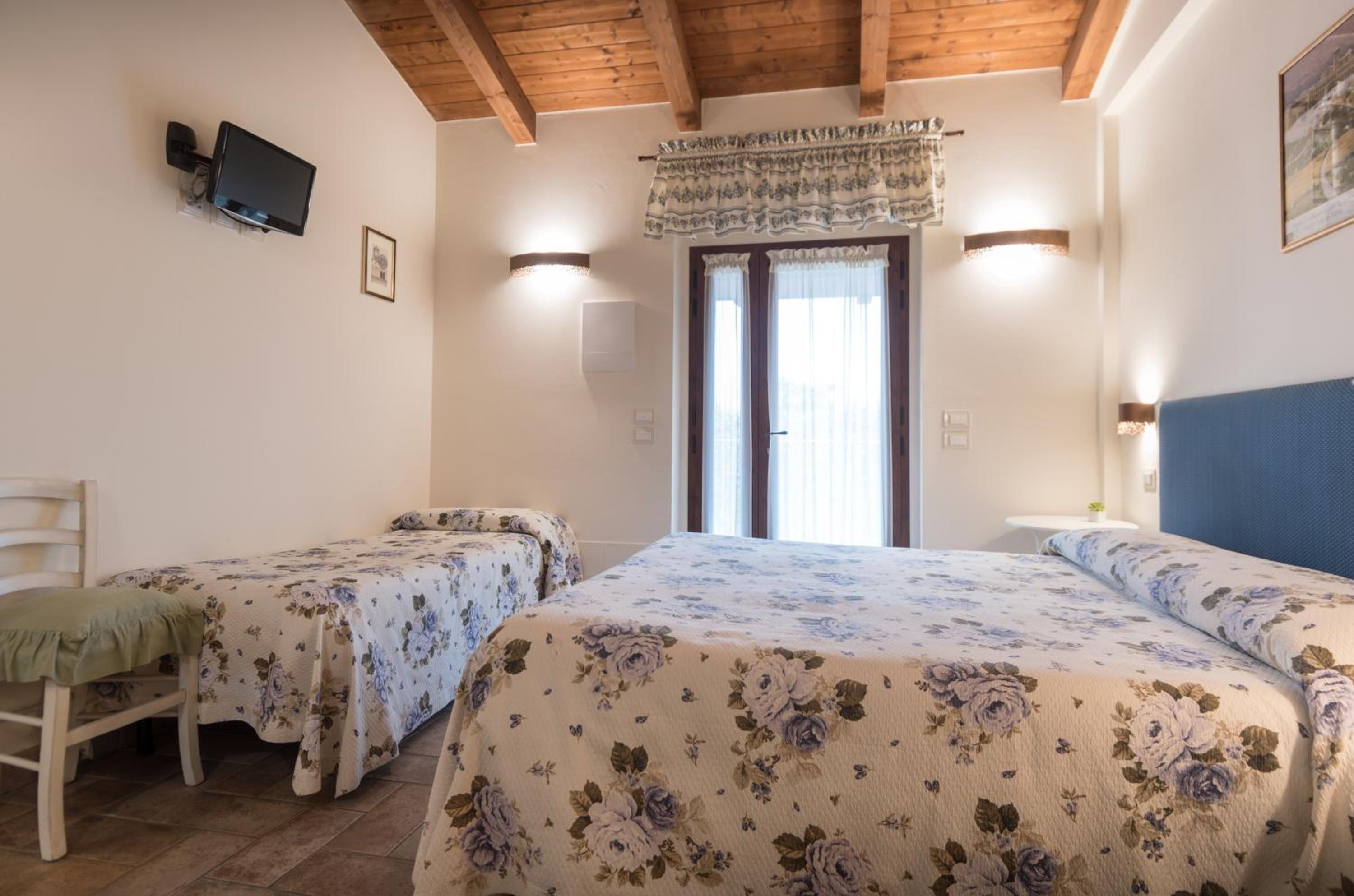 Triple Room - Photo 6