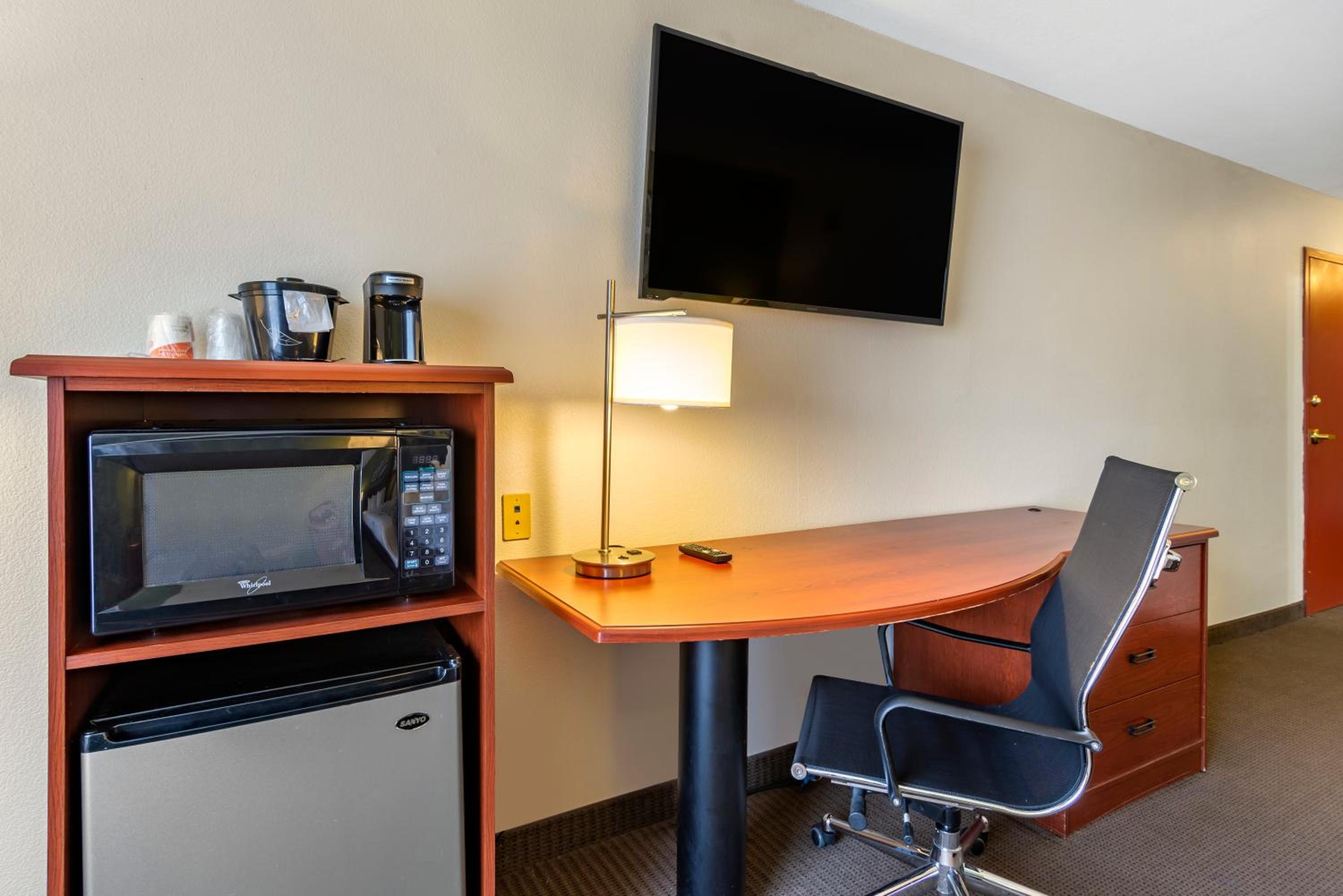 King Room - Non-Smoking - Photo 1