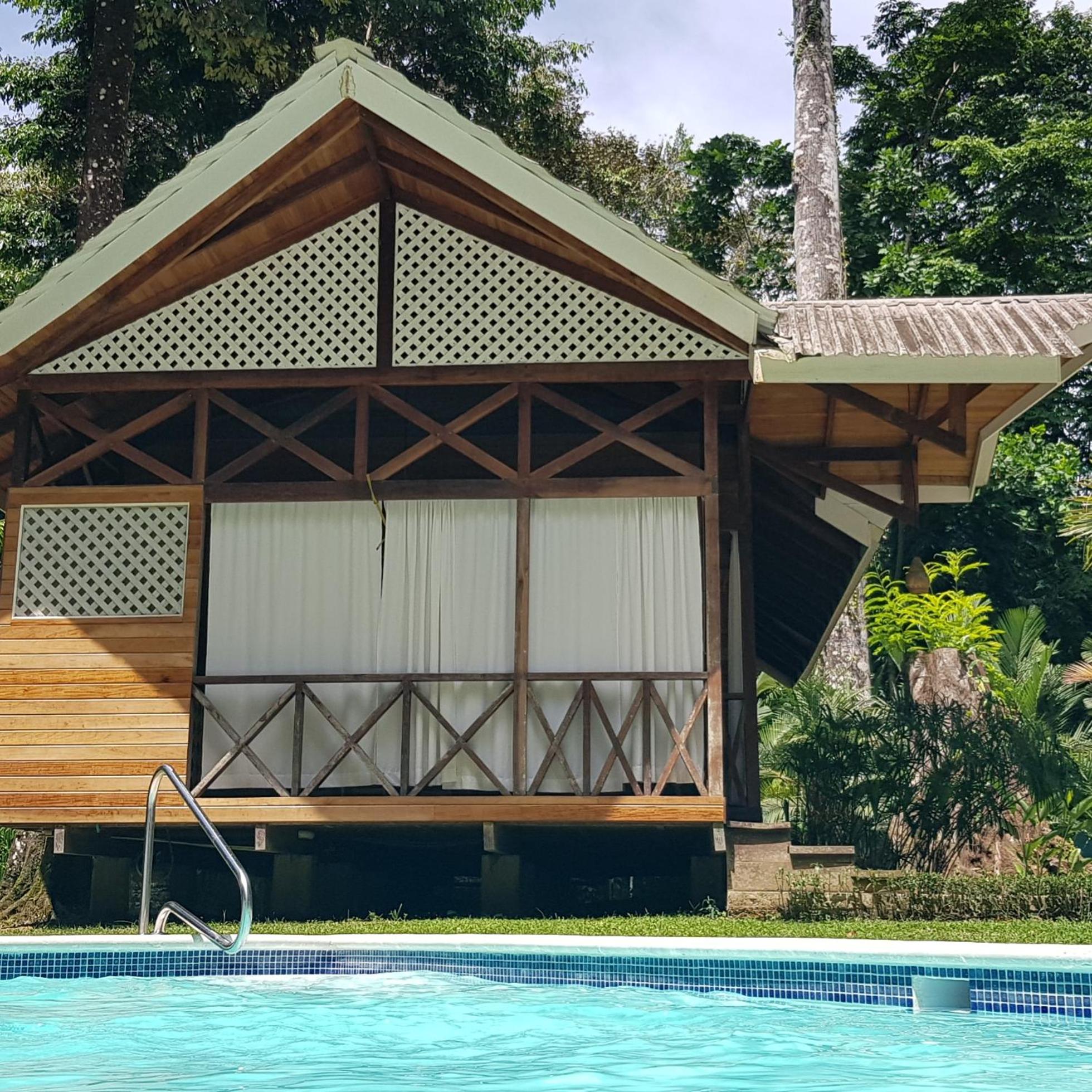 Deluxe Bungalow with Garden View photo 2