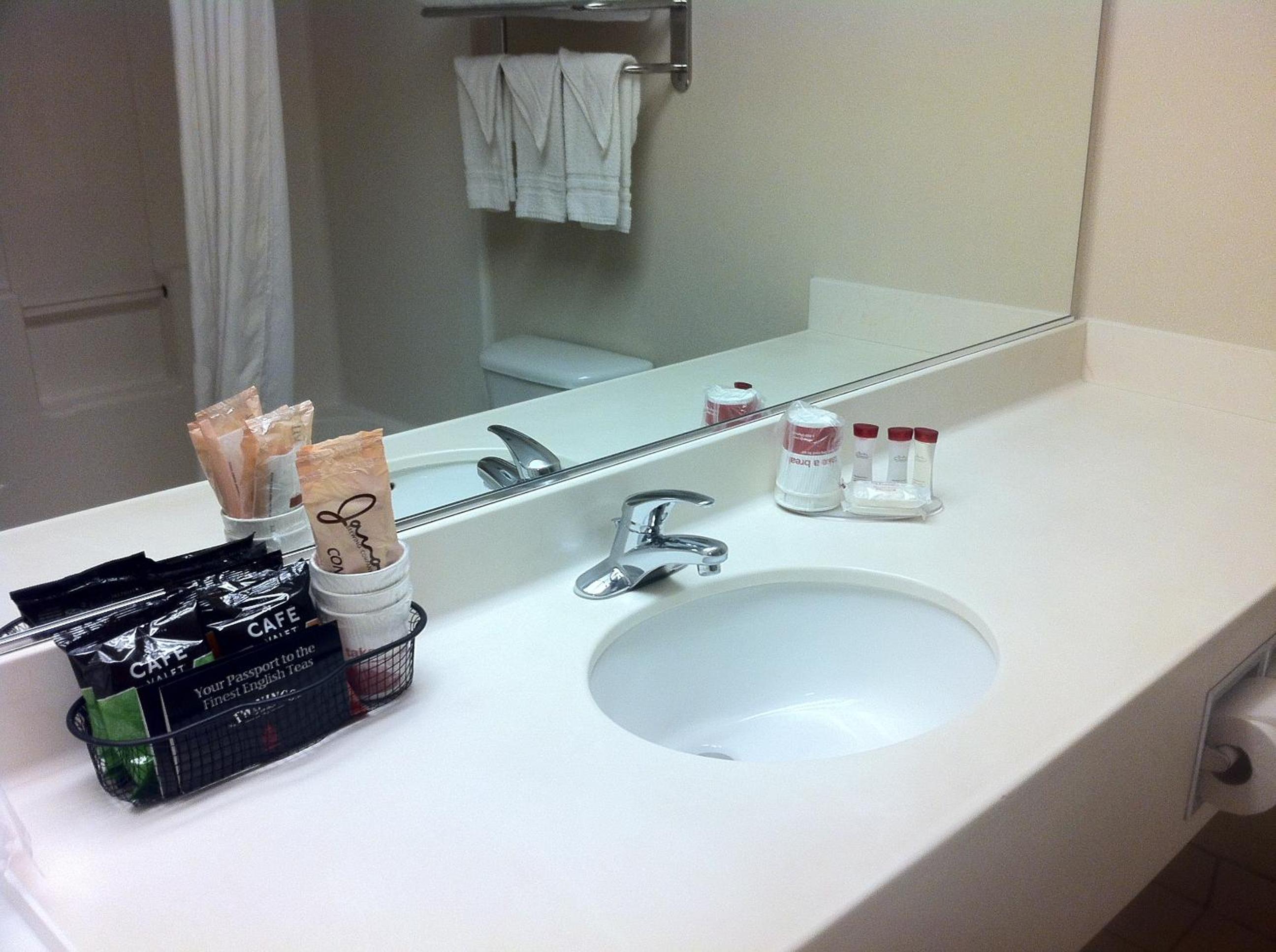 Deluxe Queen Room with Two Queen Beds - Non-Smoking - Photo 1