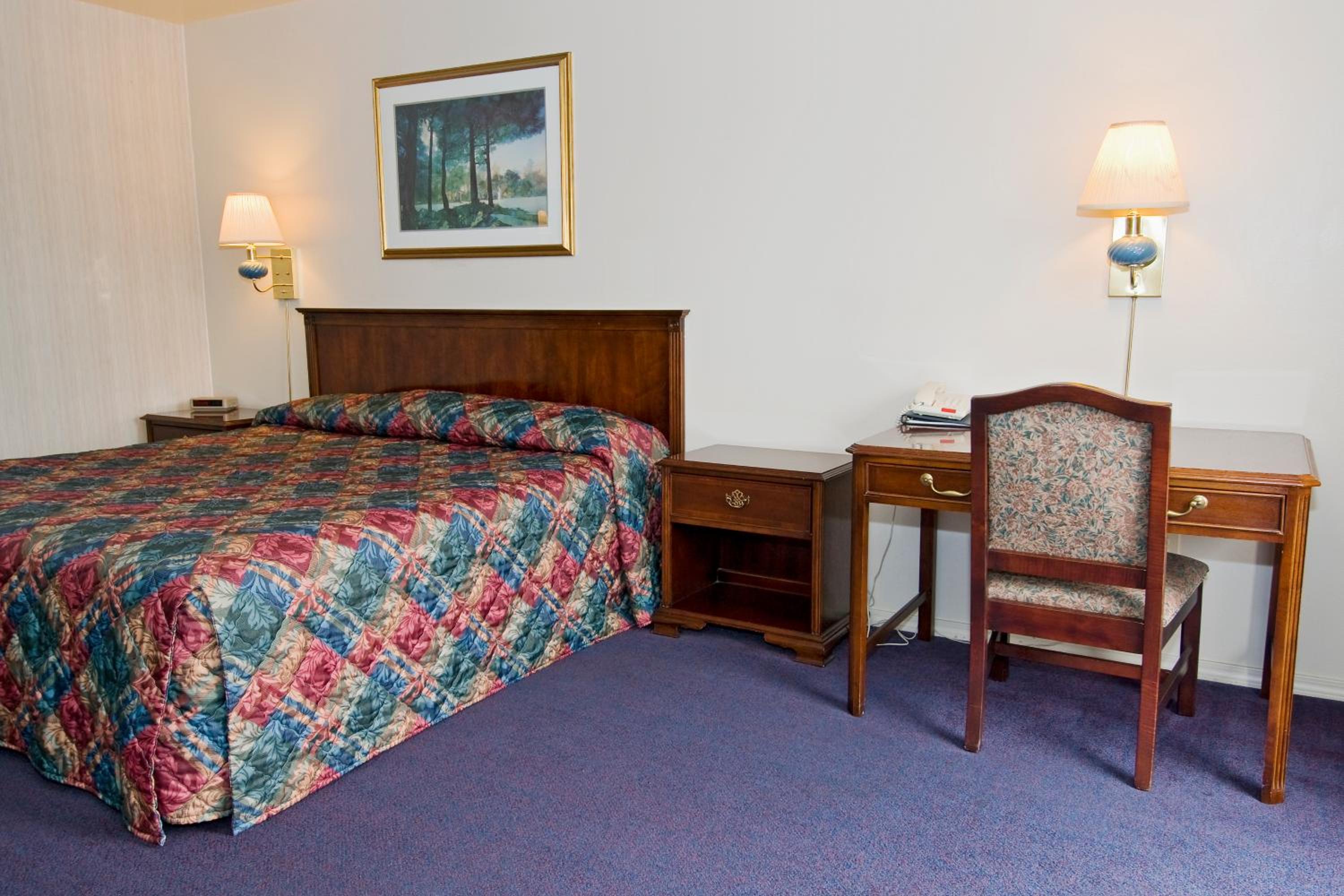 Standard Queen Room photo 3