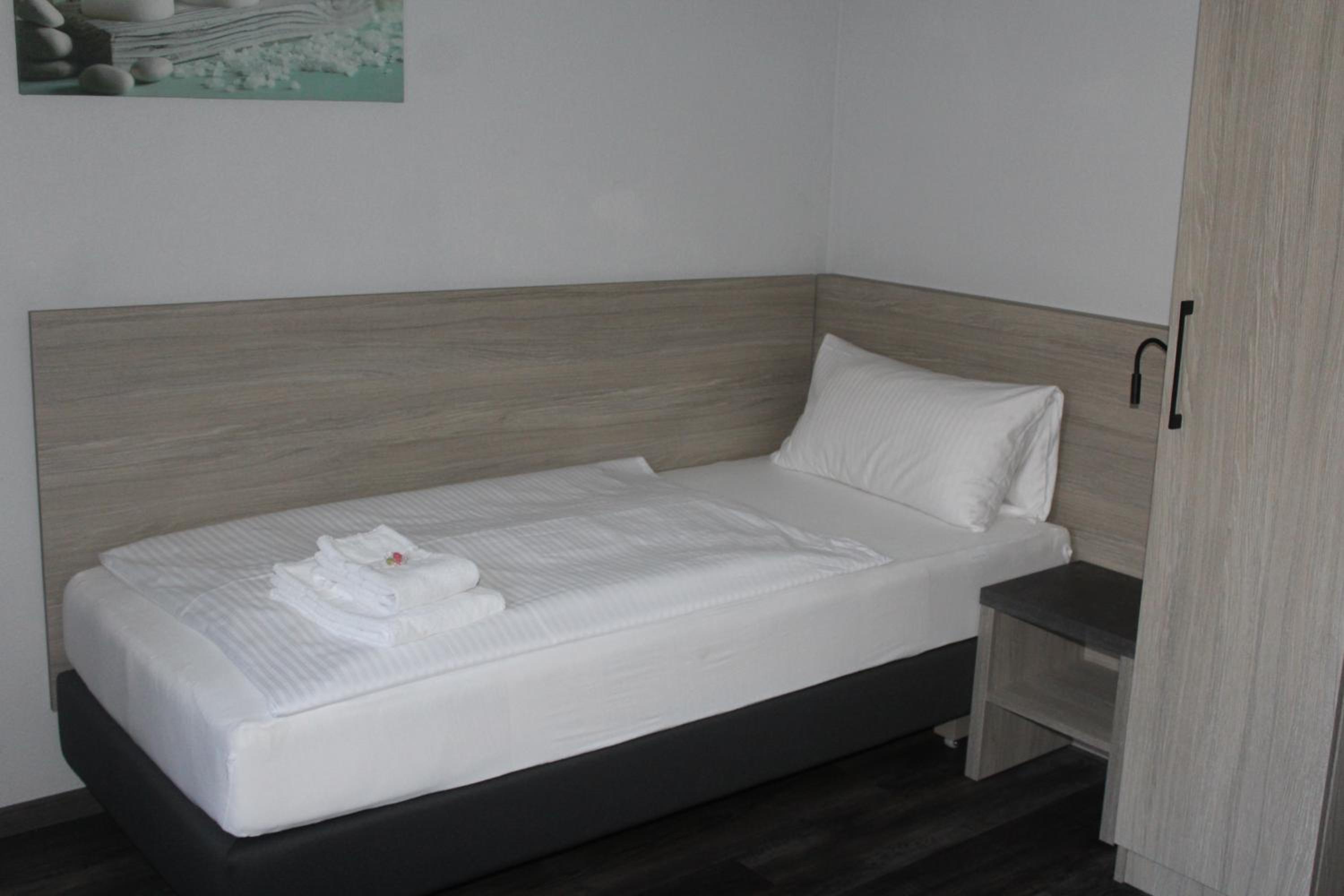 Standard Single Room with Shower photo 2