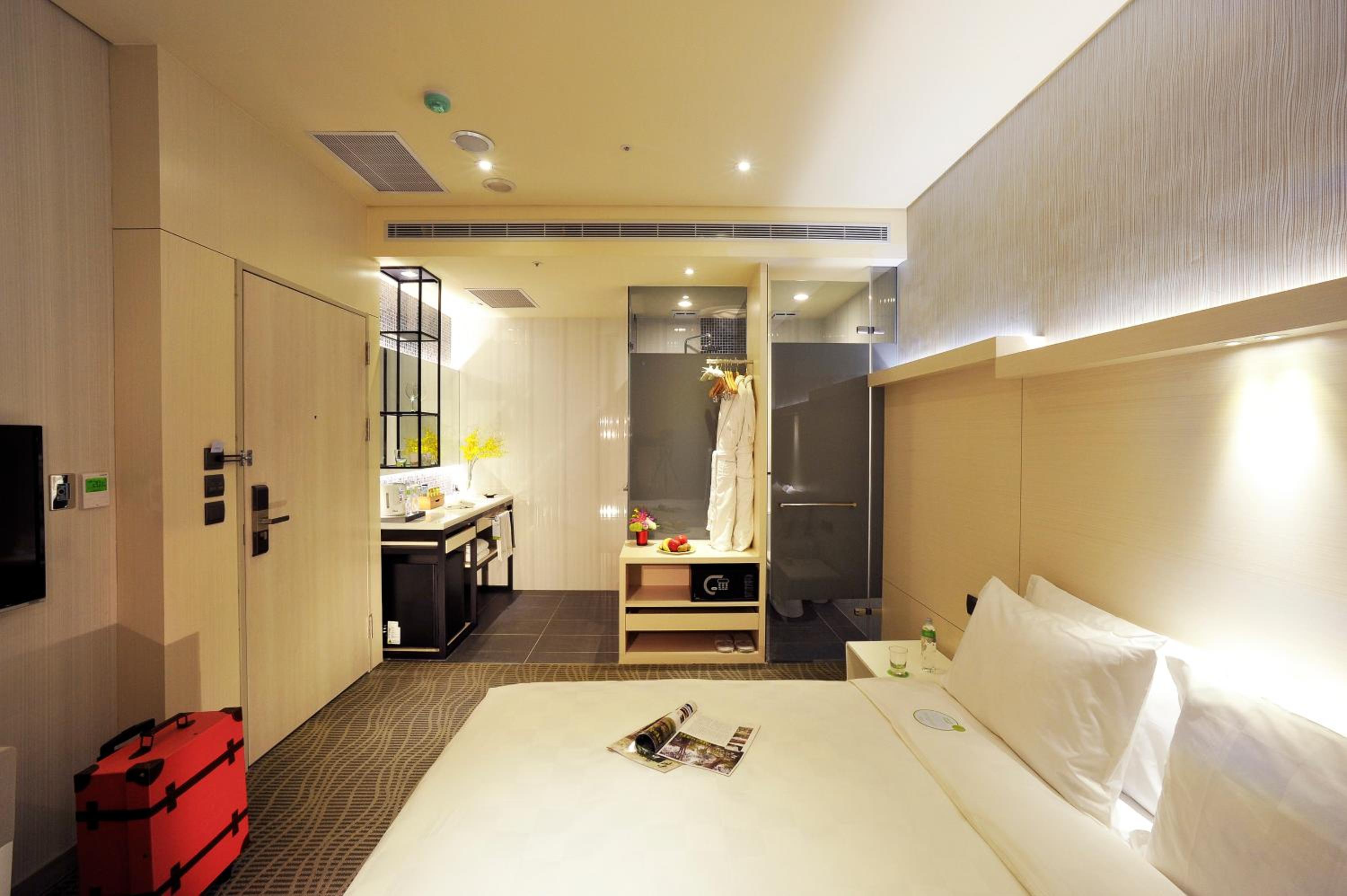 Vantage Double Room without Window (basement) photo 1