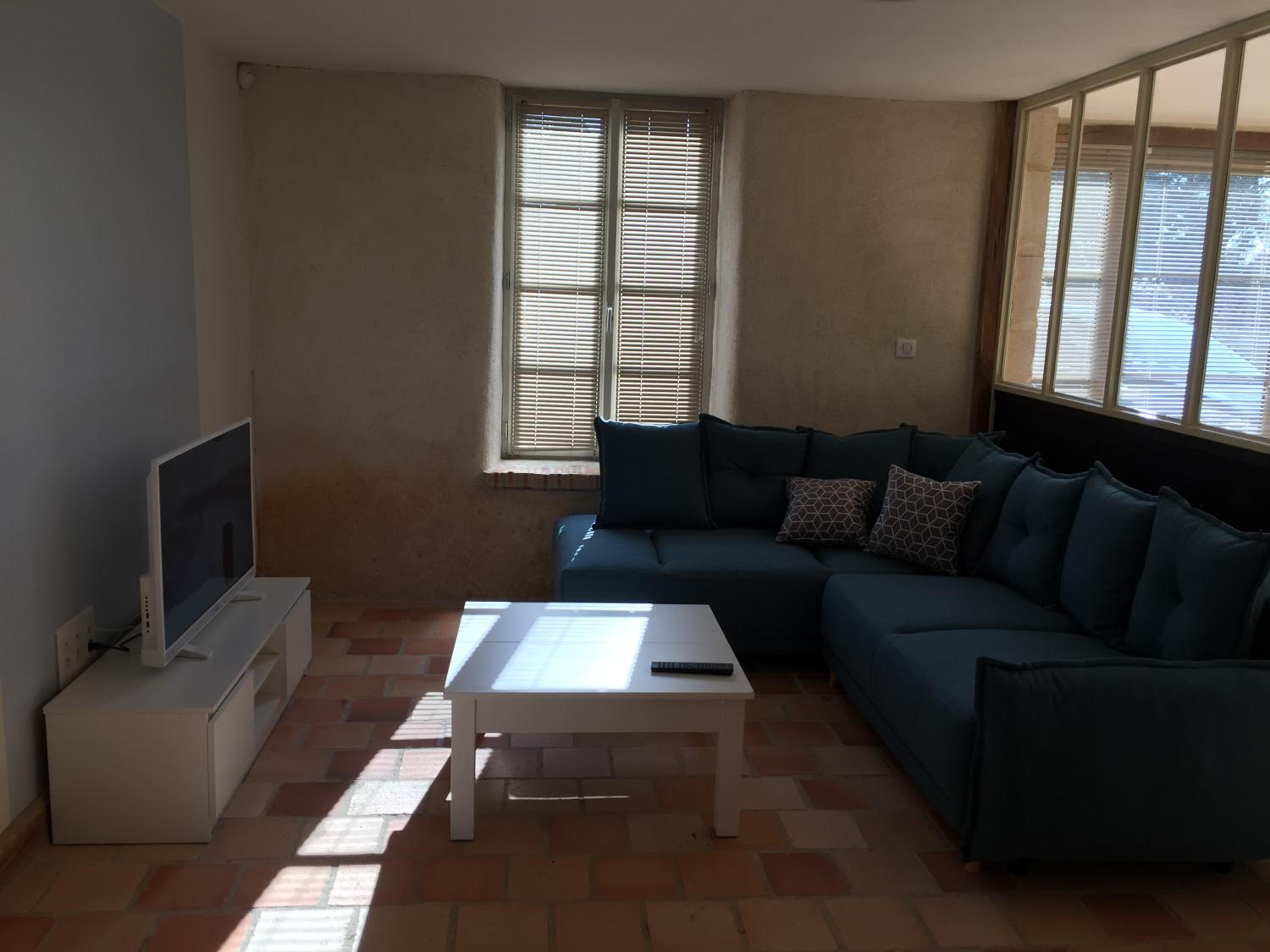 One-Bedroom Apartment photo 2