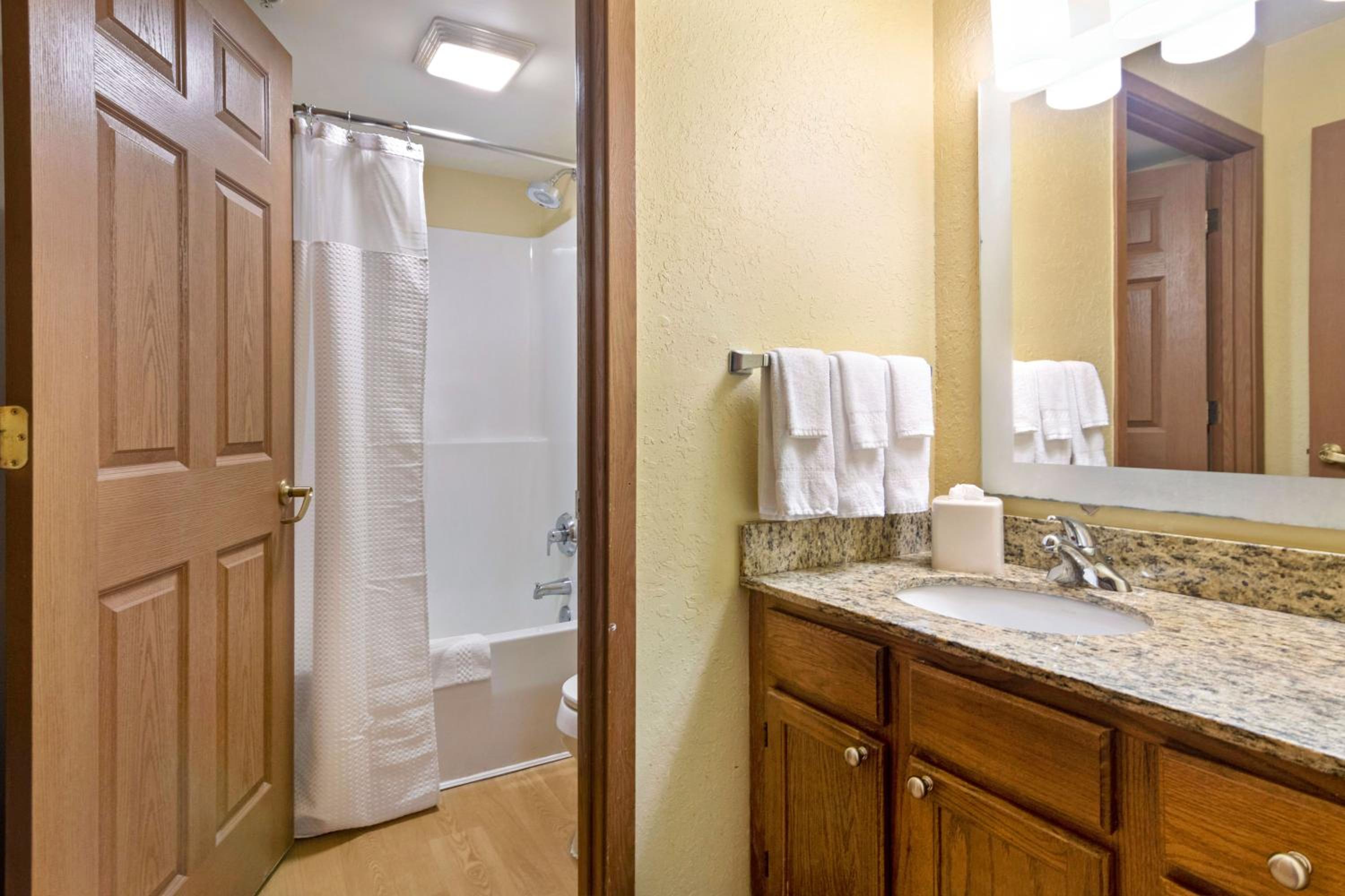 2 Bedroom Suite 2 Queen Beds Non-Smoking photo 2