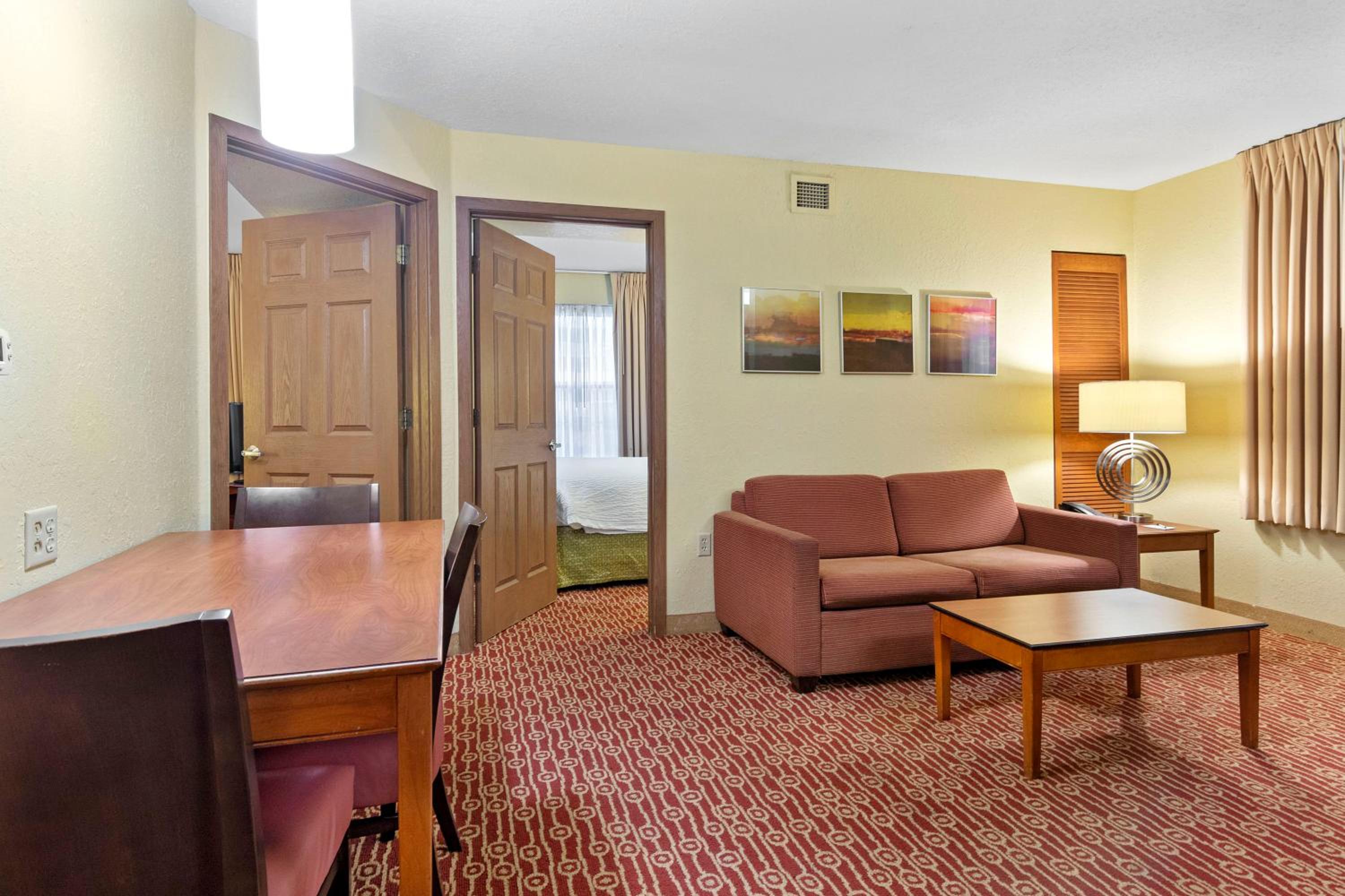 2 Bedroom Suite 2 Queen Beds Non-Smoking photo 3