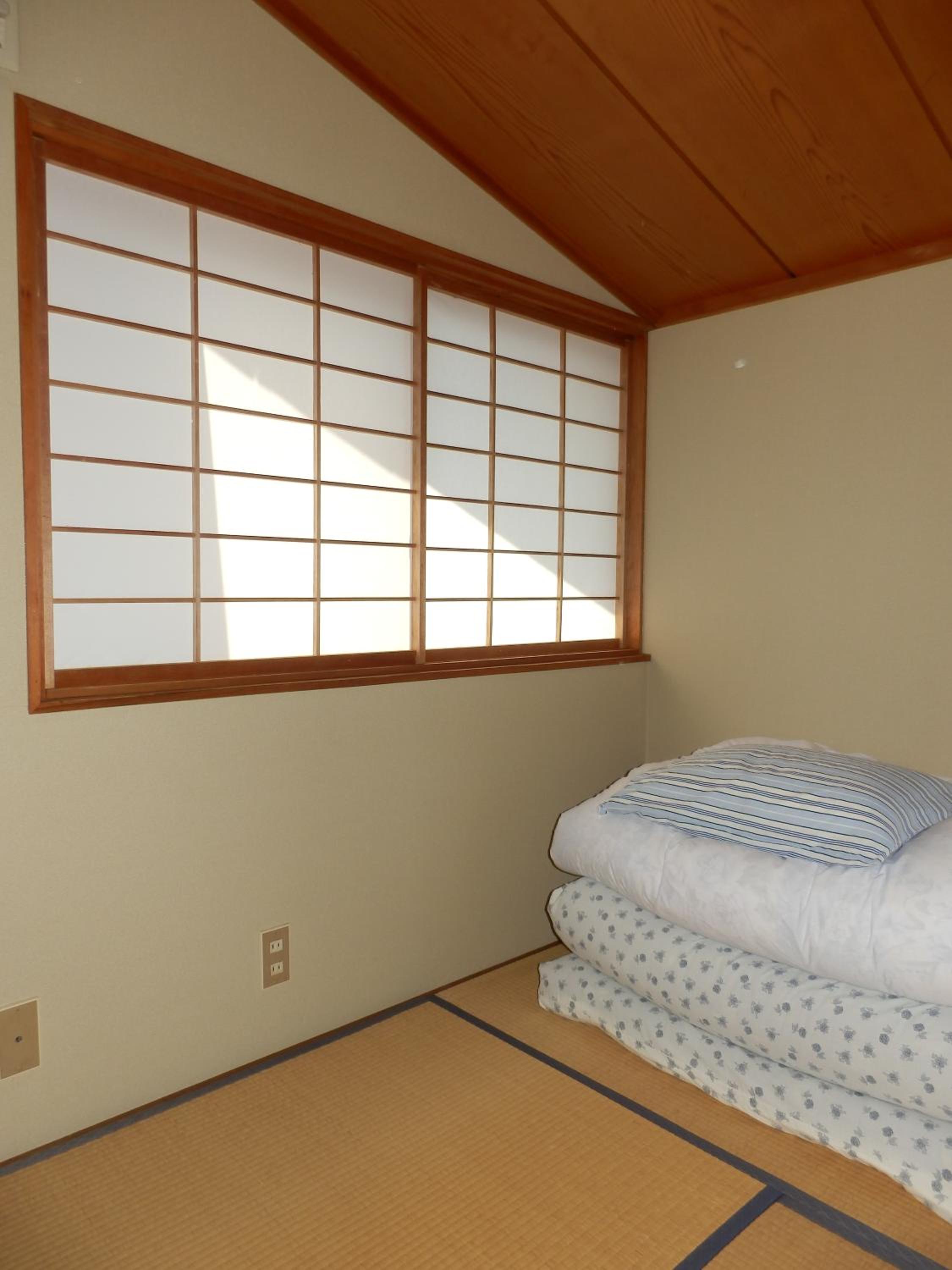 Japanese-Style Family Room photo 3