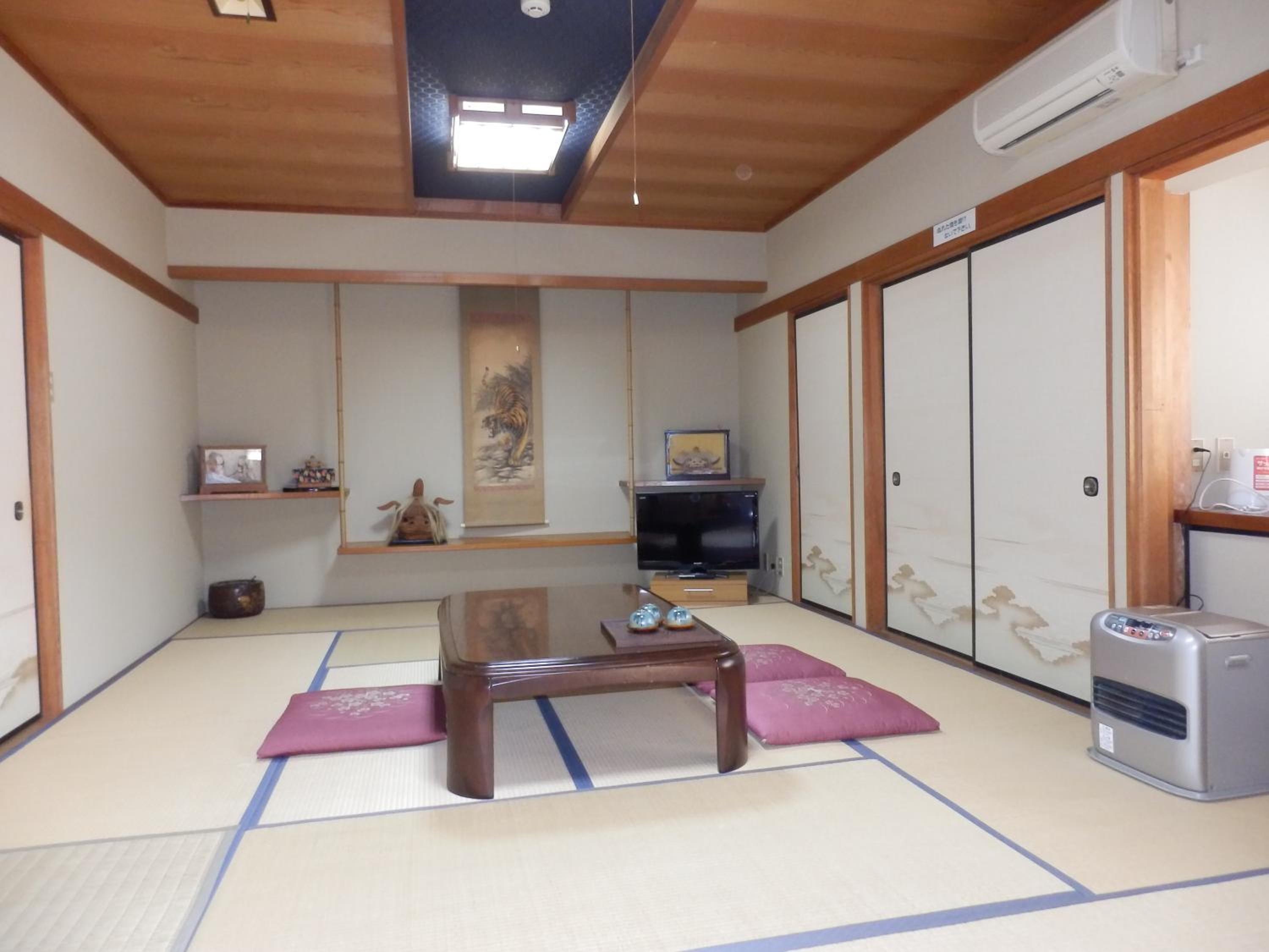 Japanese-Style Family Room photo 1