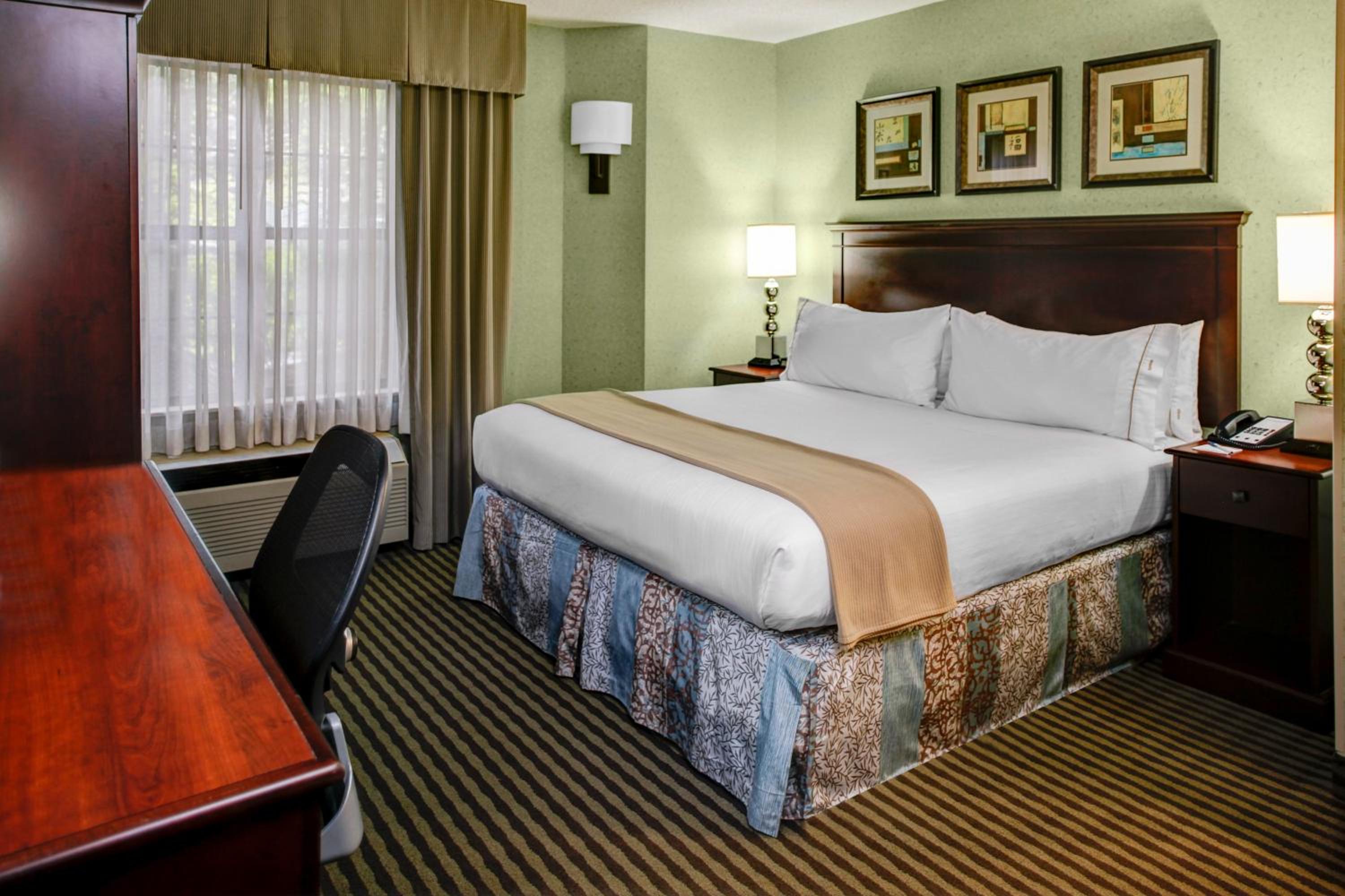 Standard King Room - Photo 4